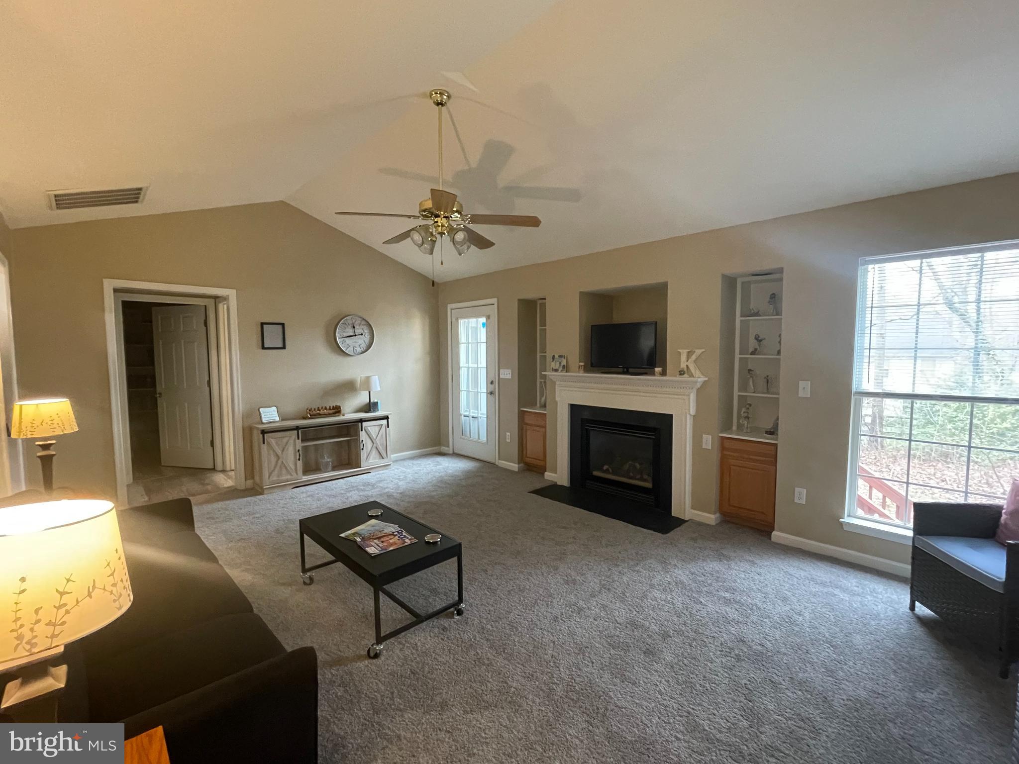 HUNTING QUARTERS - Residential