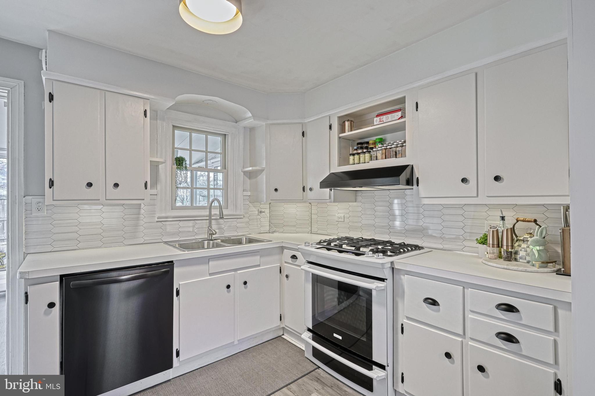 BEVERLY PARK - Residential