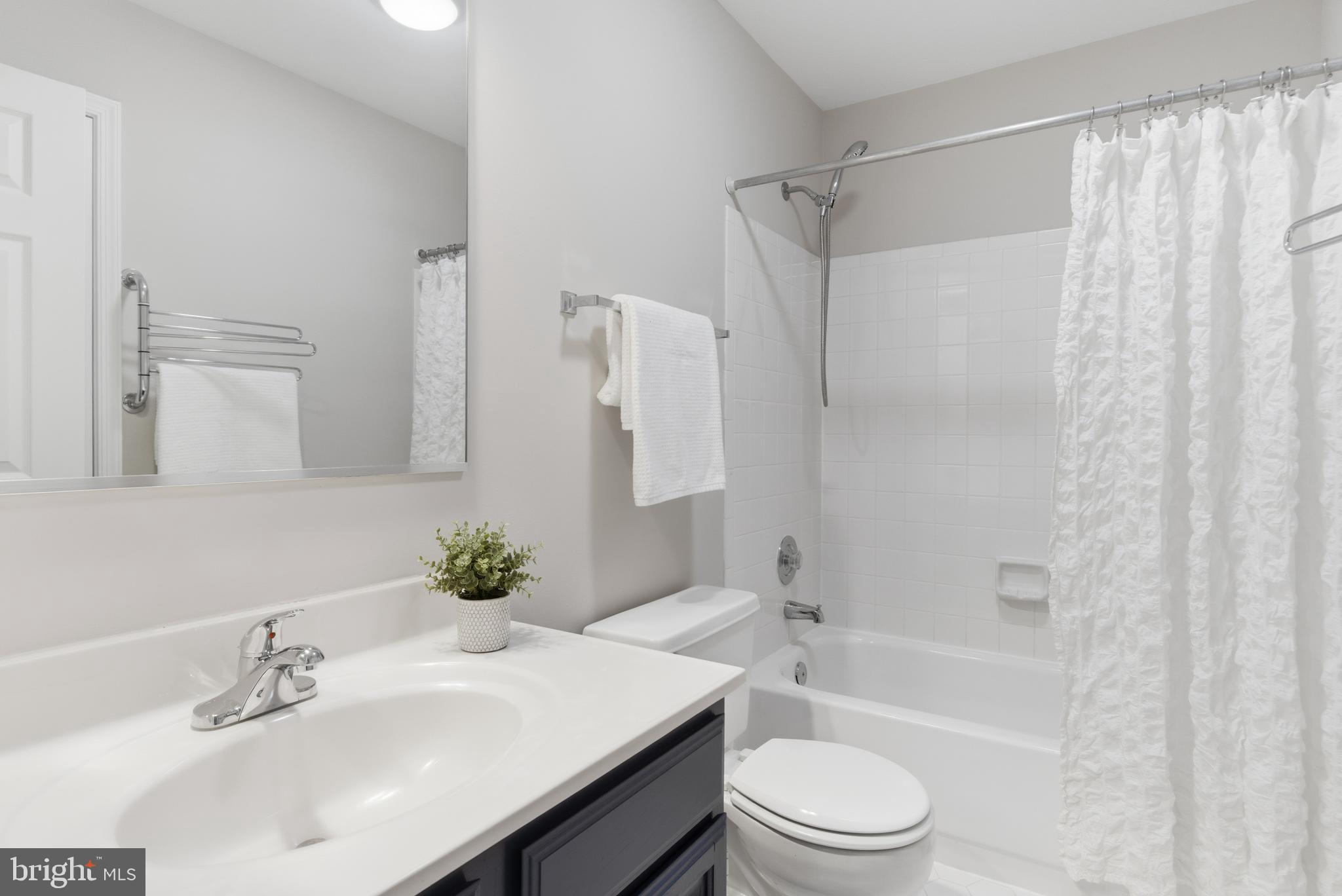 BROAD OAKS - Residential