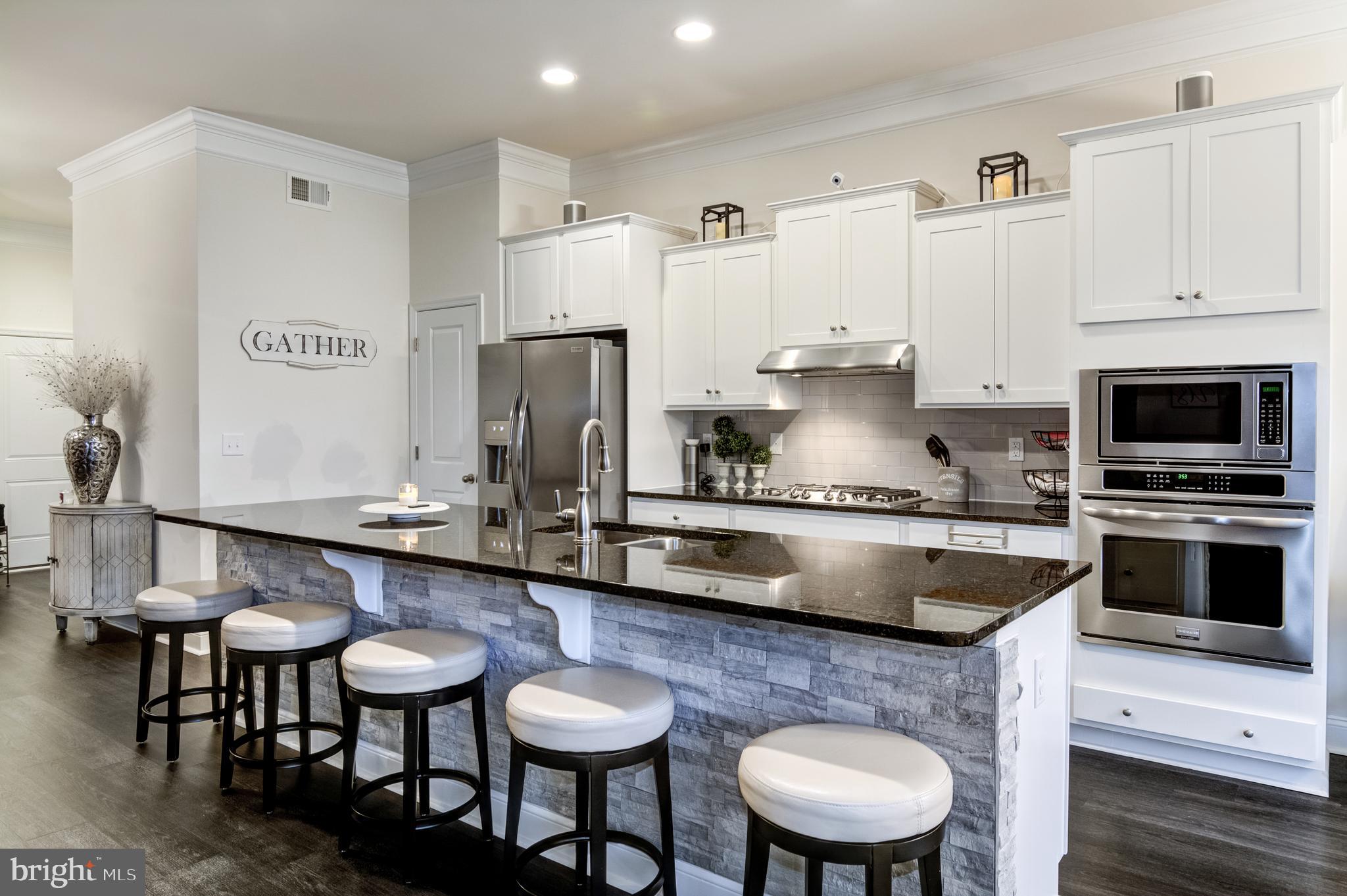 SHELTON WOODS - Residential