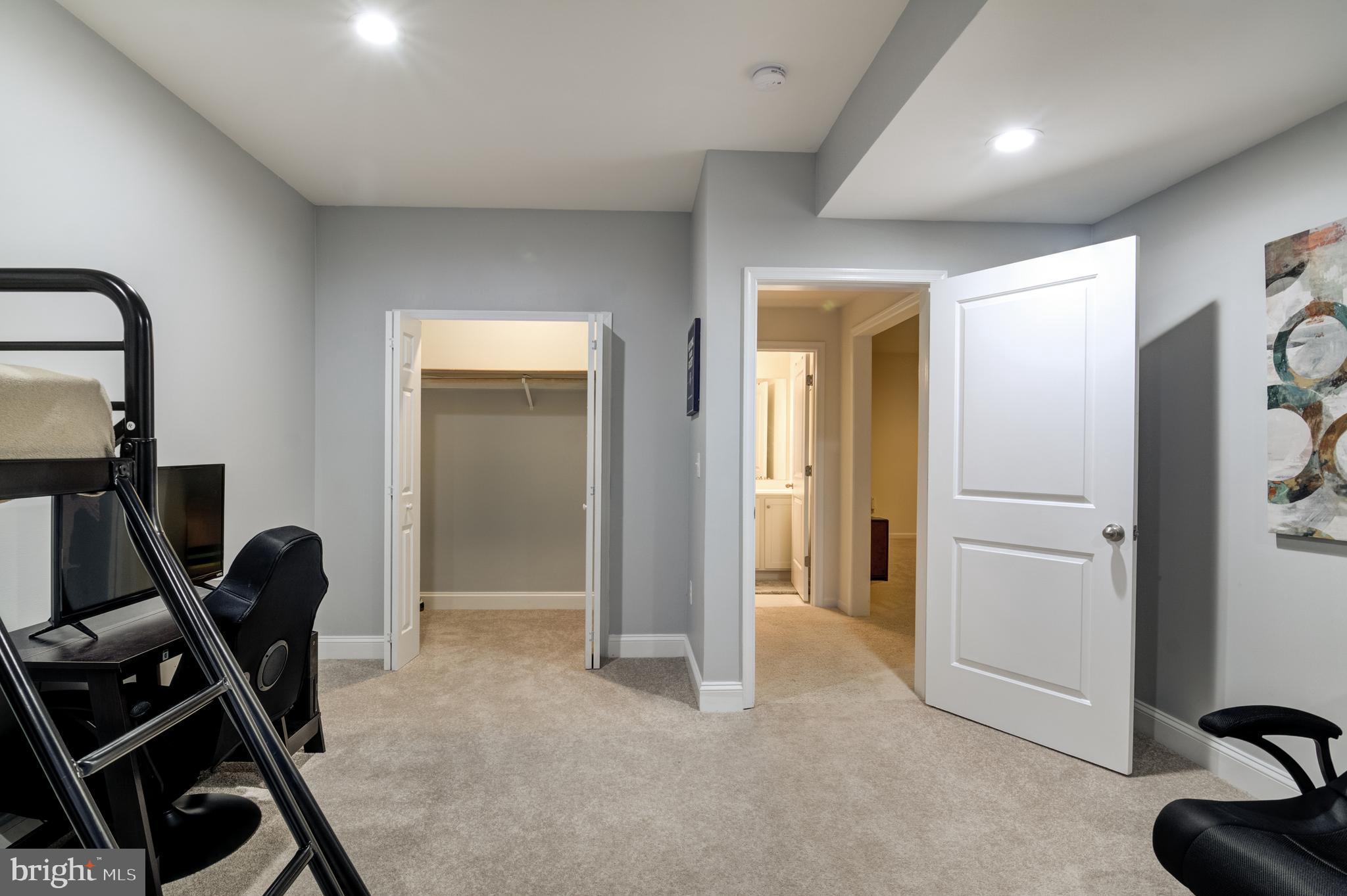 SHELTON WOODS - Residential