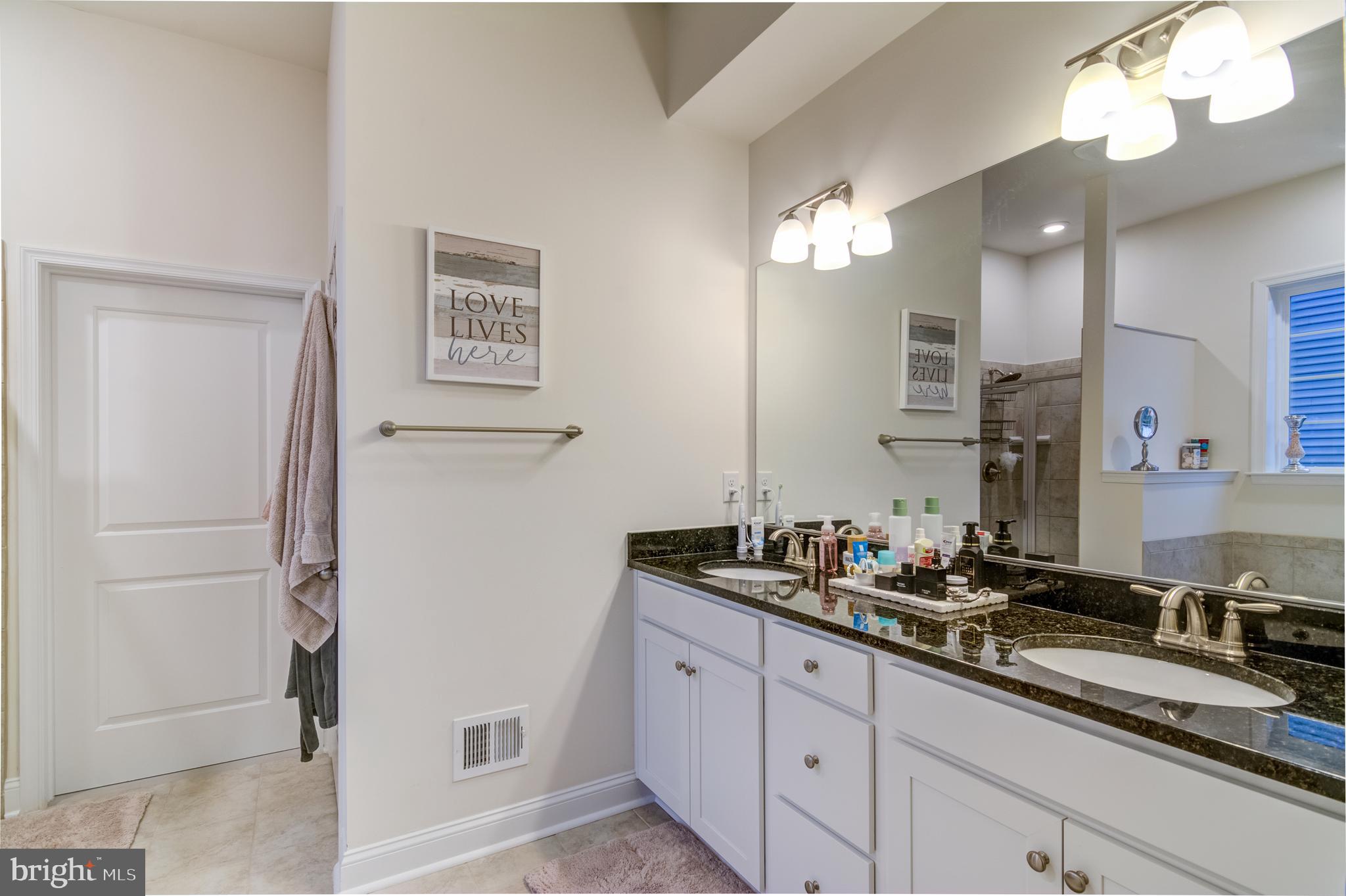 SHELTON WOODS - Residential