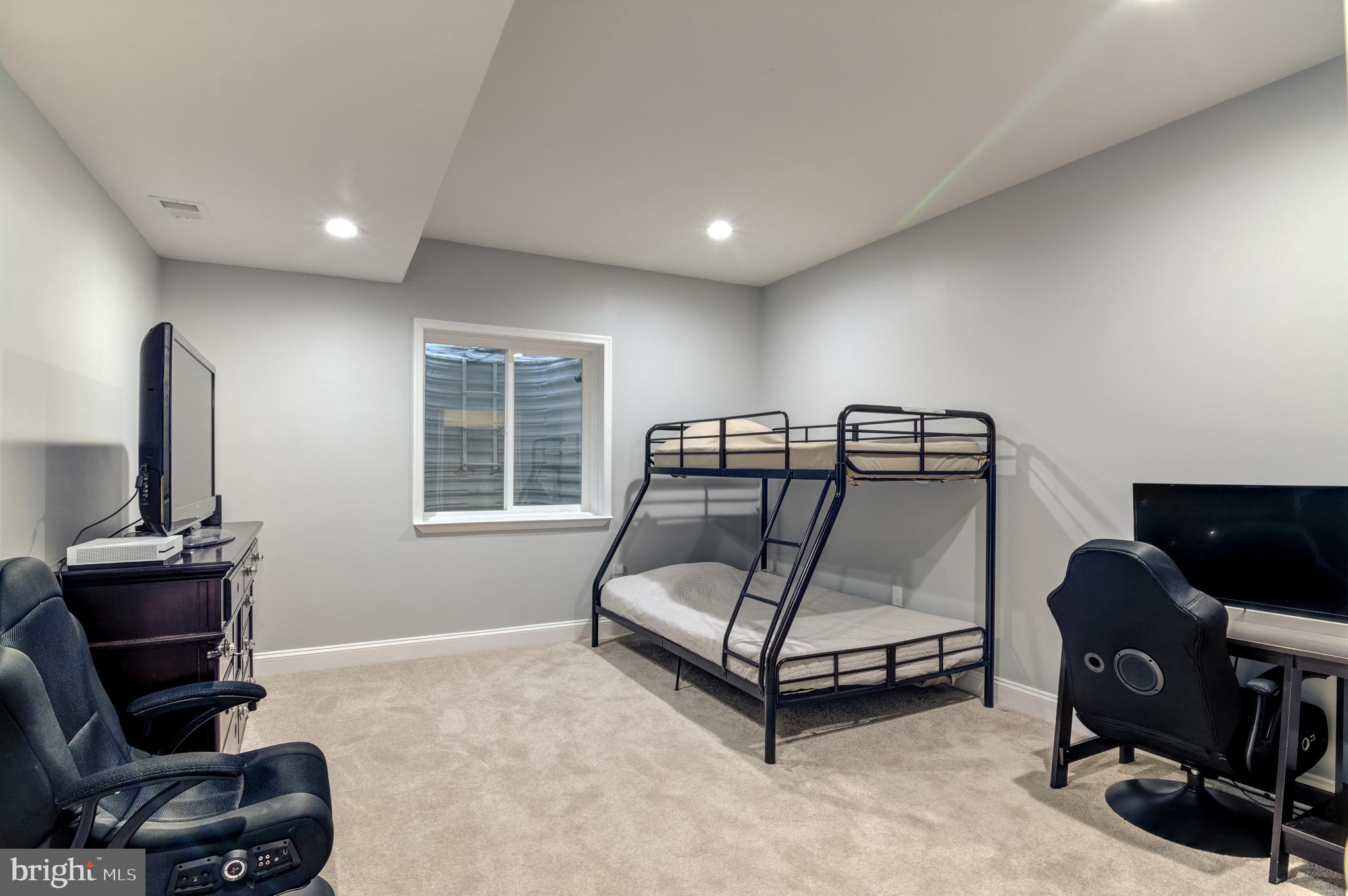 SHELTON WOODS - Residential