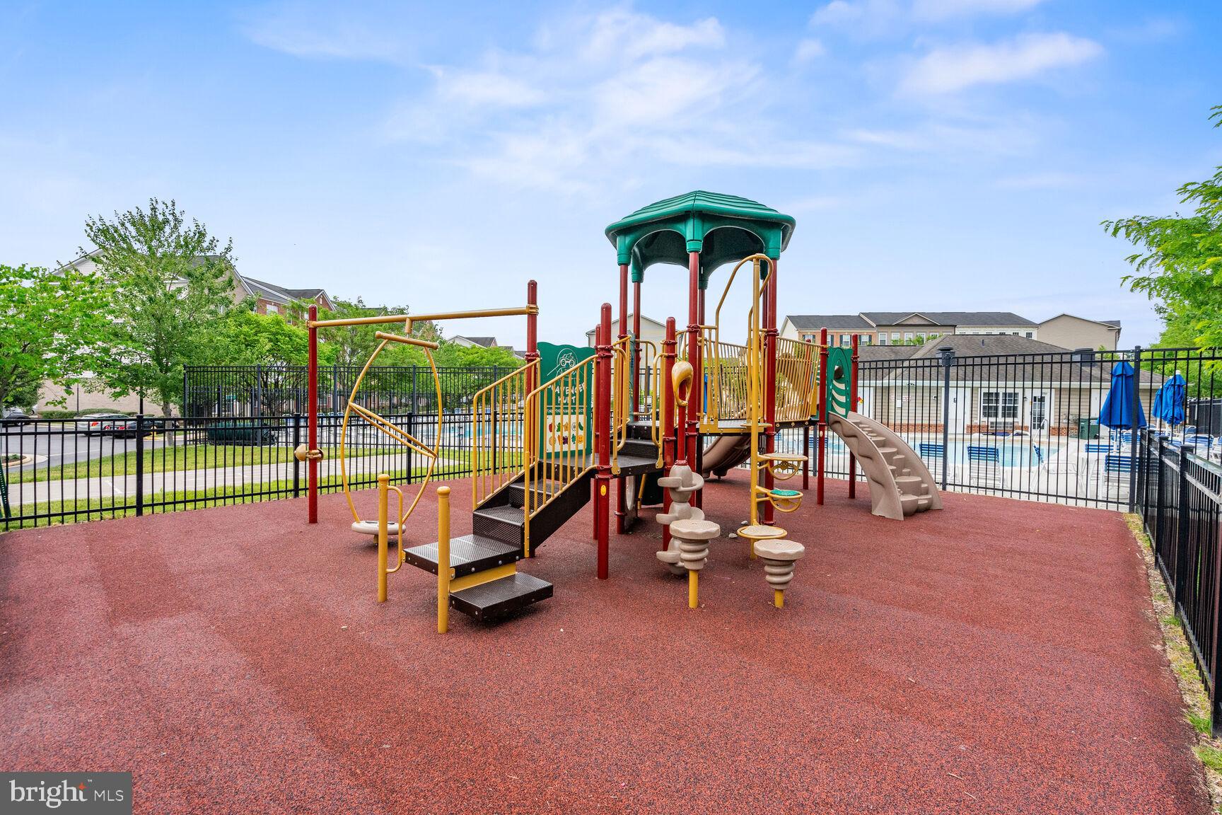 MARKET CENTER CONDOMINIUM - Residential