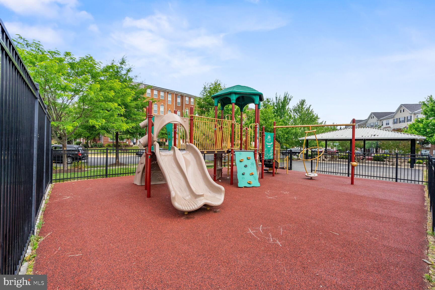 MARKET CENTER CONDOMINIUM - Residential