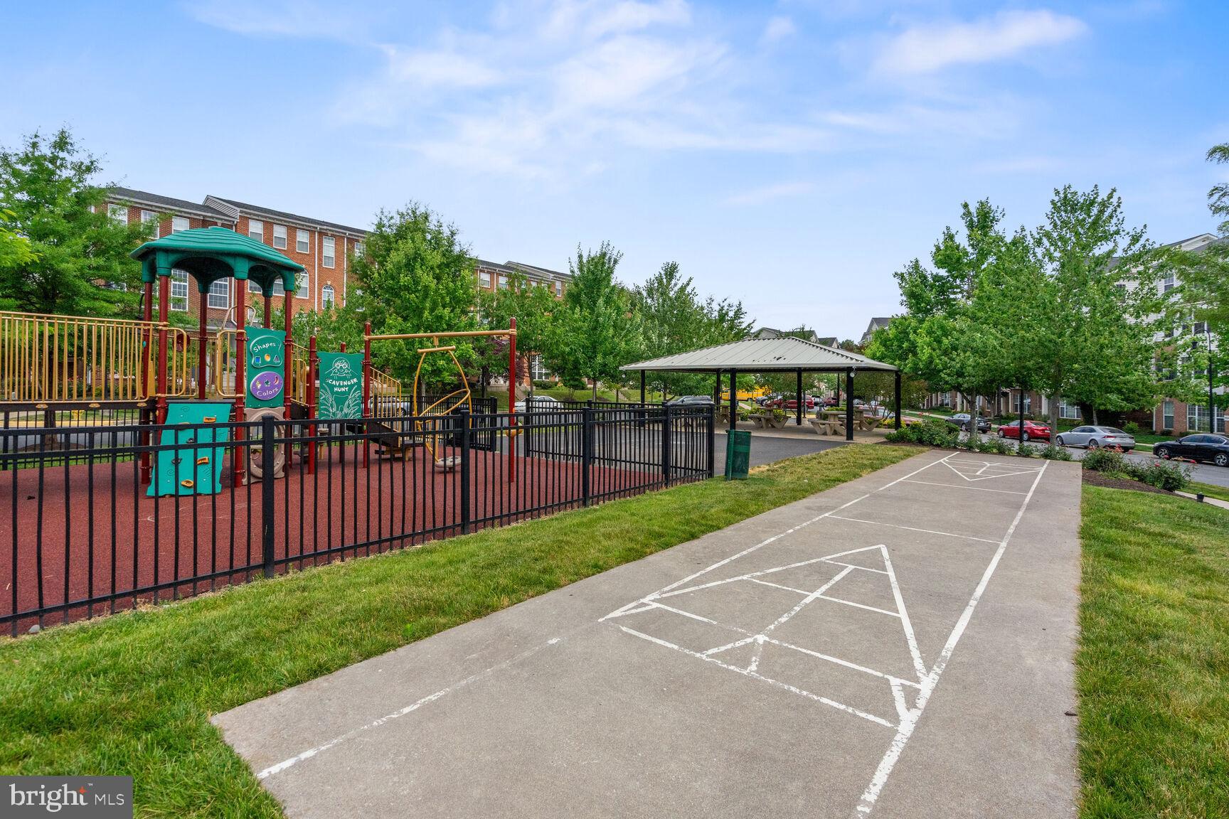 MARKET CENTER CONDOMINIUM - Residential