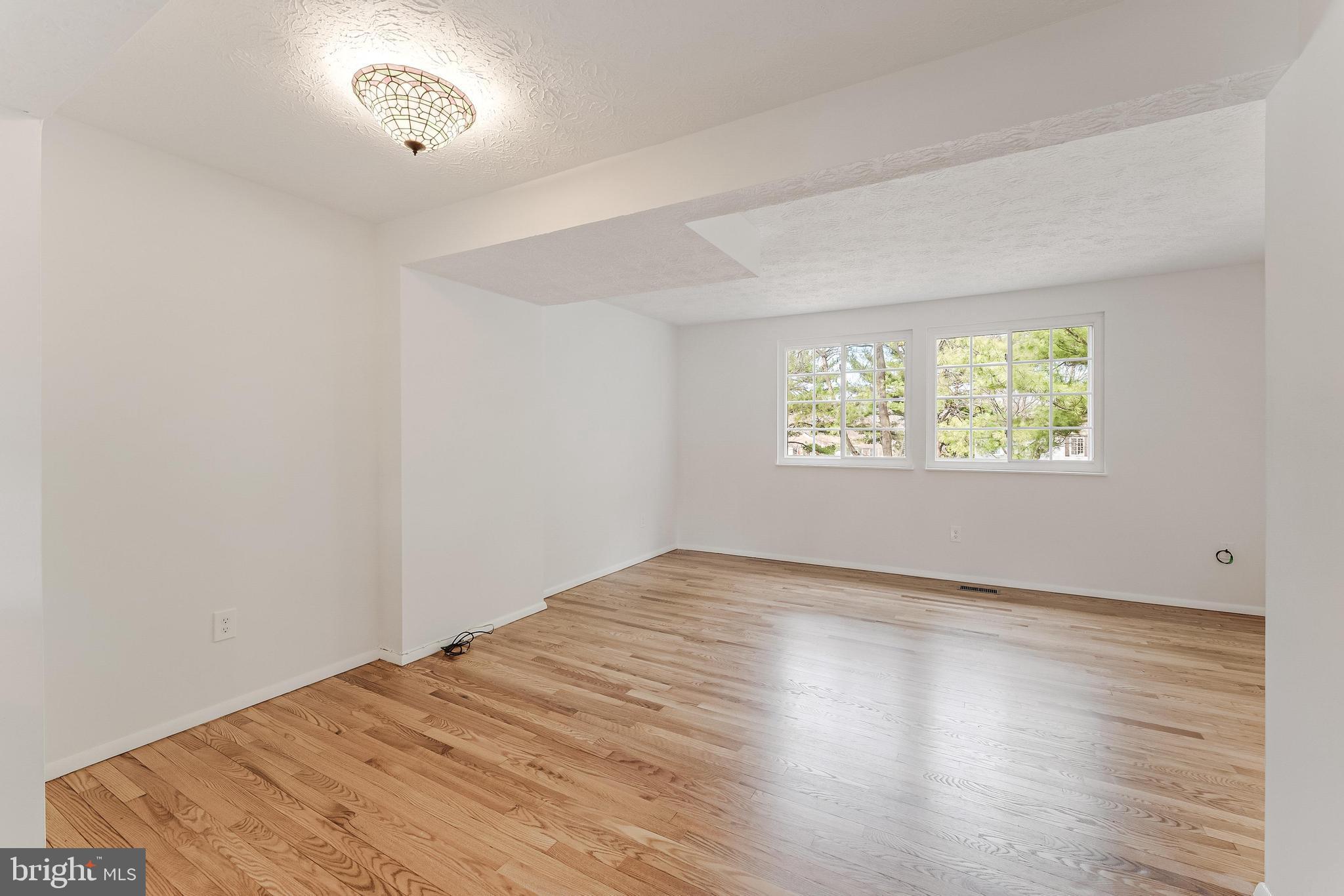 1682 HARVEST GREEN COURT