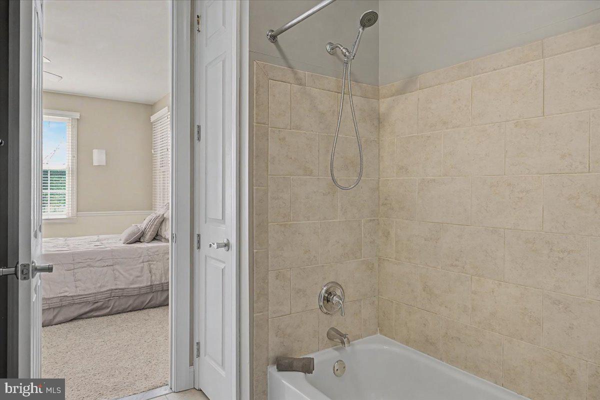 RIDINGS OF WARWICK - Residential