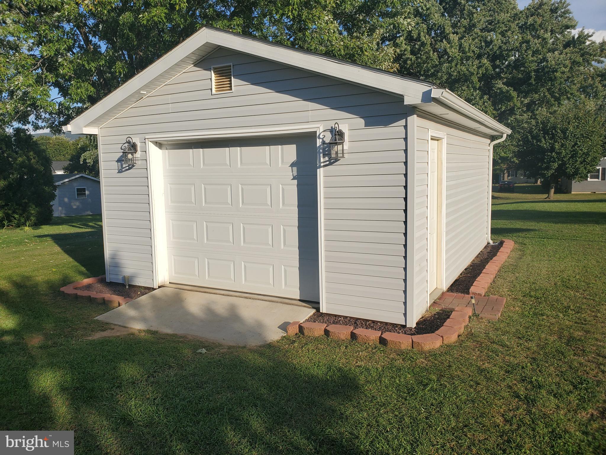 DUTCH LANE - Residential