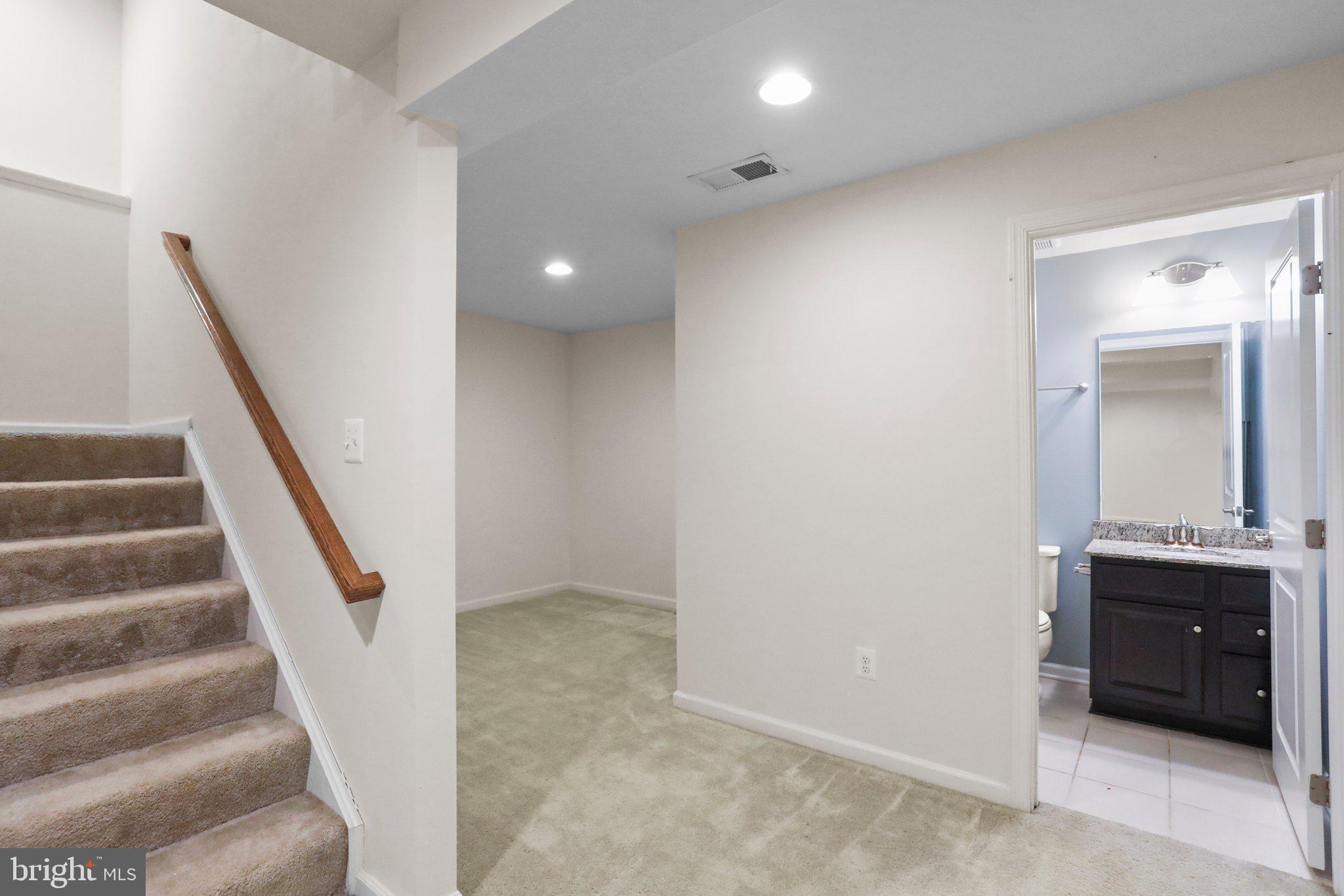 POTOMAC STATION - Residential Lease