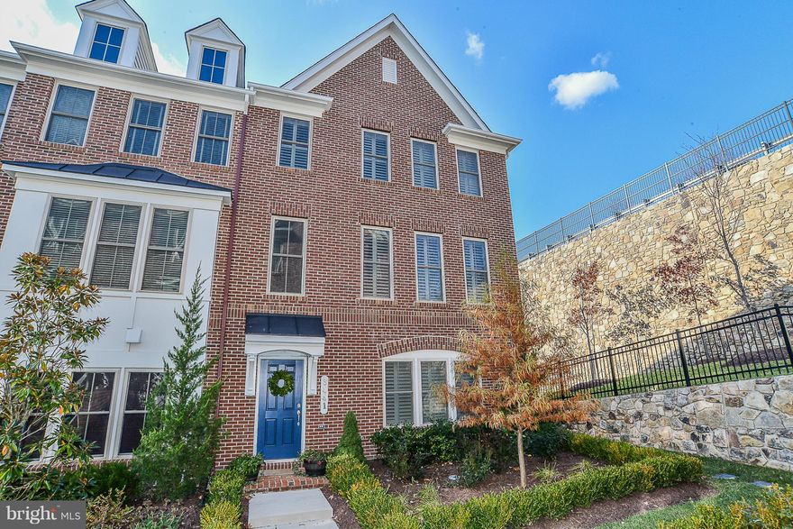 Largest End-Unit Brittany model loaded with upgrades in Shirlington Crest! Every upgrade available including granite counter tops, cabinets, hardwood flooring, SS appliances, tile, upgraded master bath tub and shower, custom Plantation Shutters and more! Rooftop terrace! Steps from Shirlington Village/W&OD!