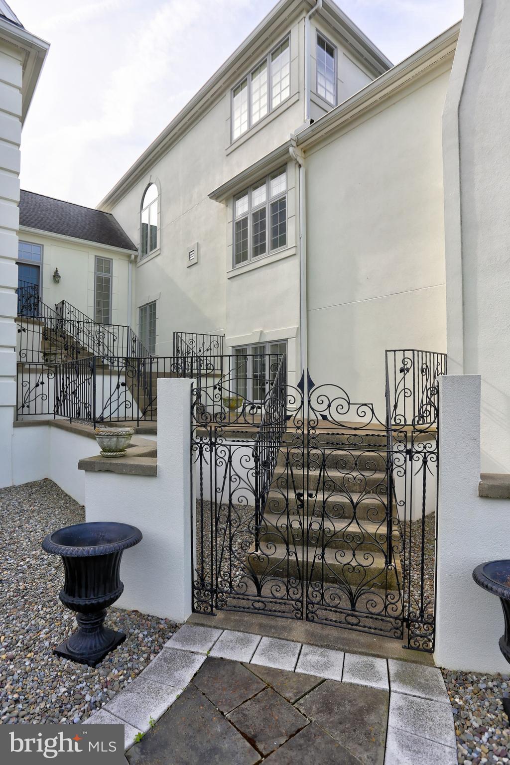 STONEHENGE - Residential