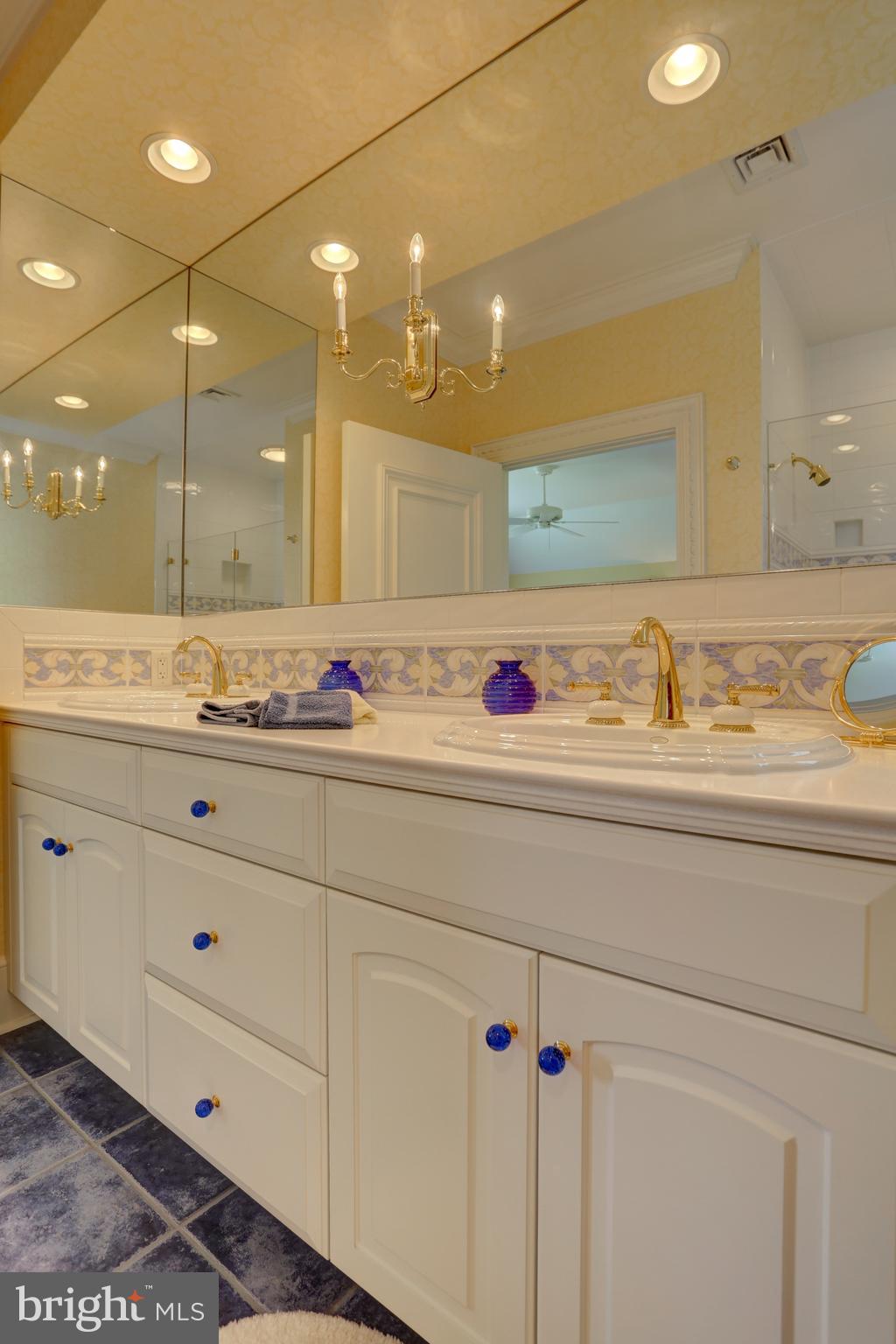 STONEHENGE - Residential