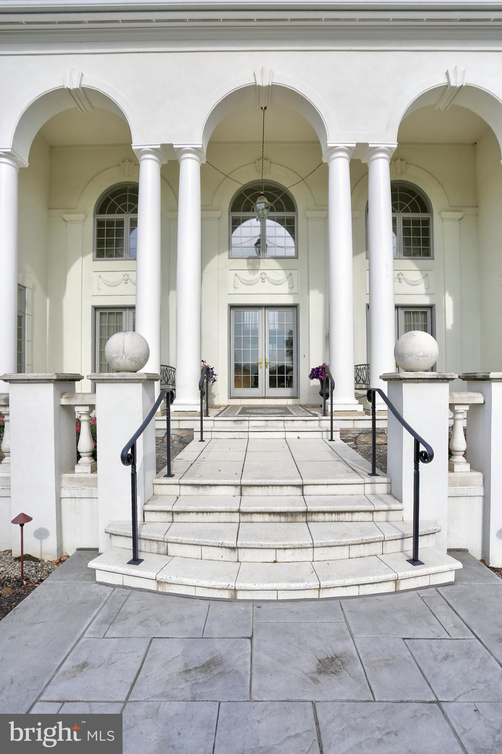 STONEHENGE - Residential