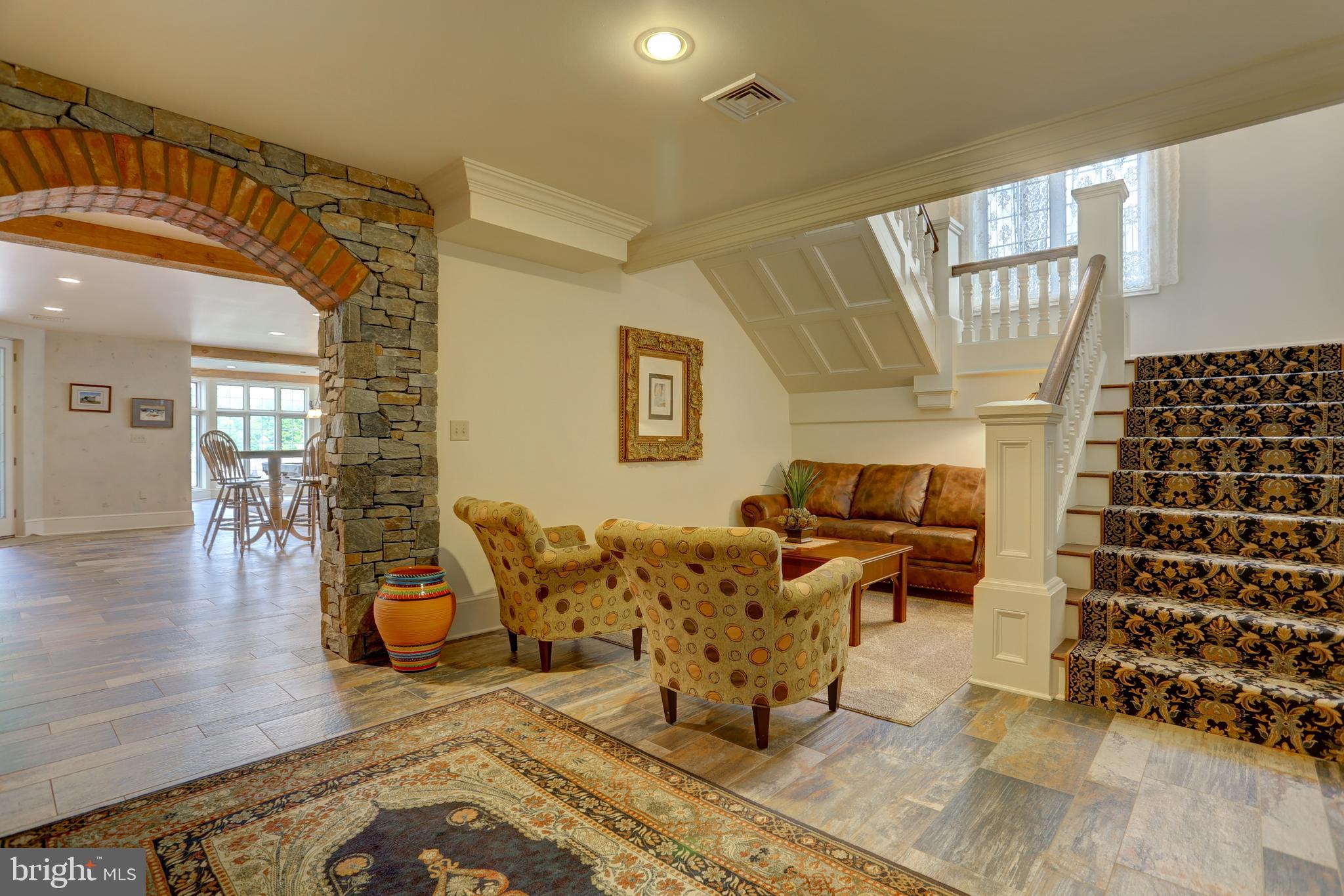 STONEHENGE - Residential