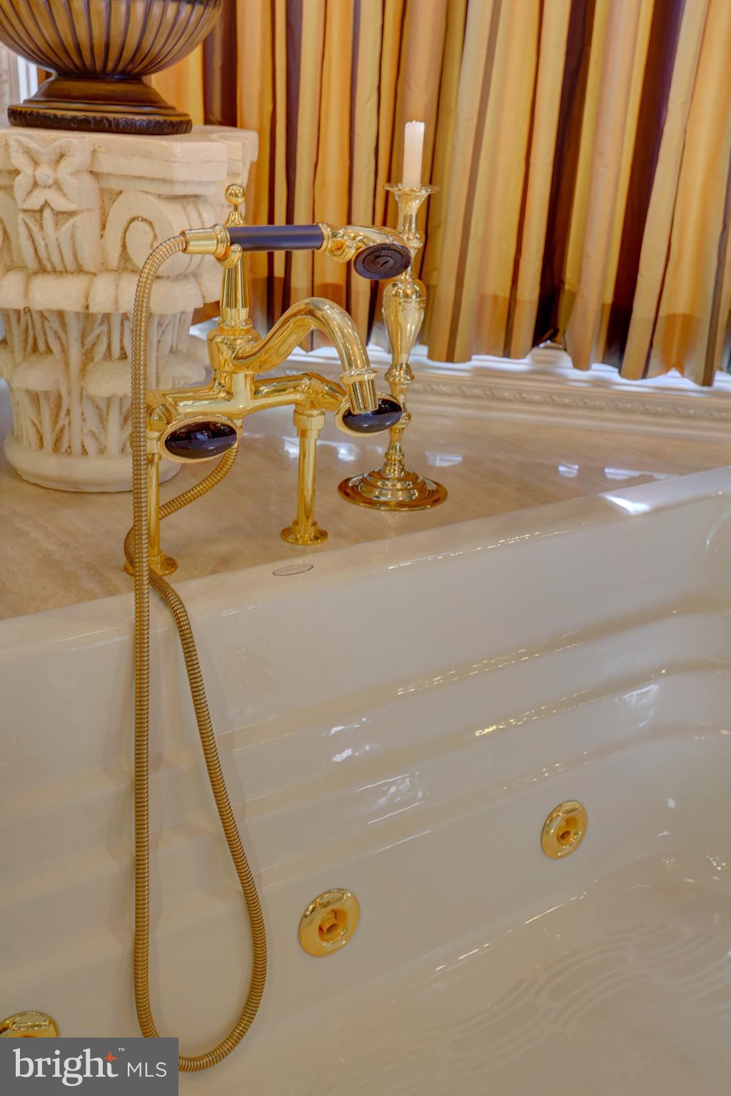 STONEHENGE - Residential