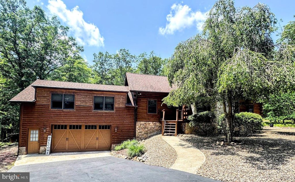Photo of 2034 Wichita Ln, HAZLETON, PA 18202 (MLS # PALU2003088)