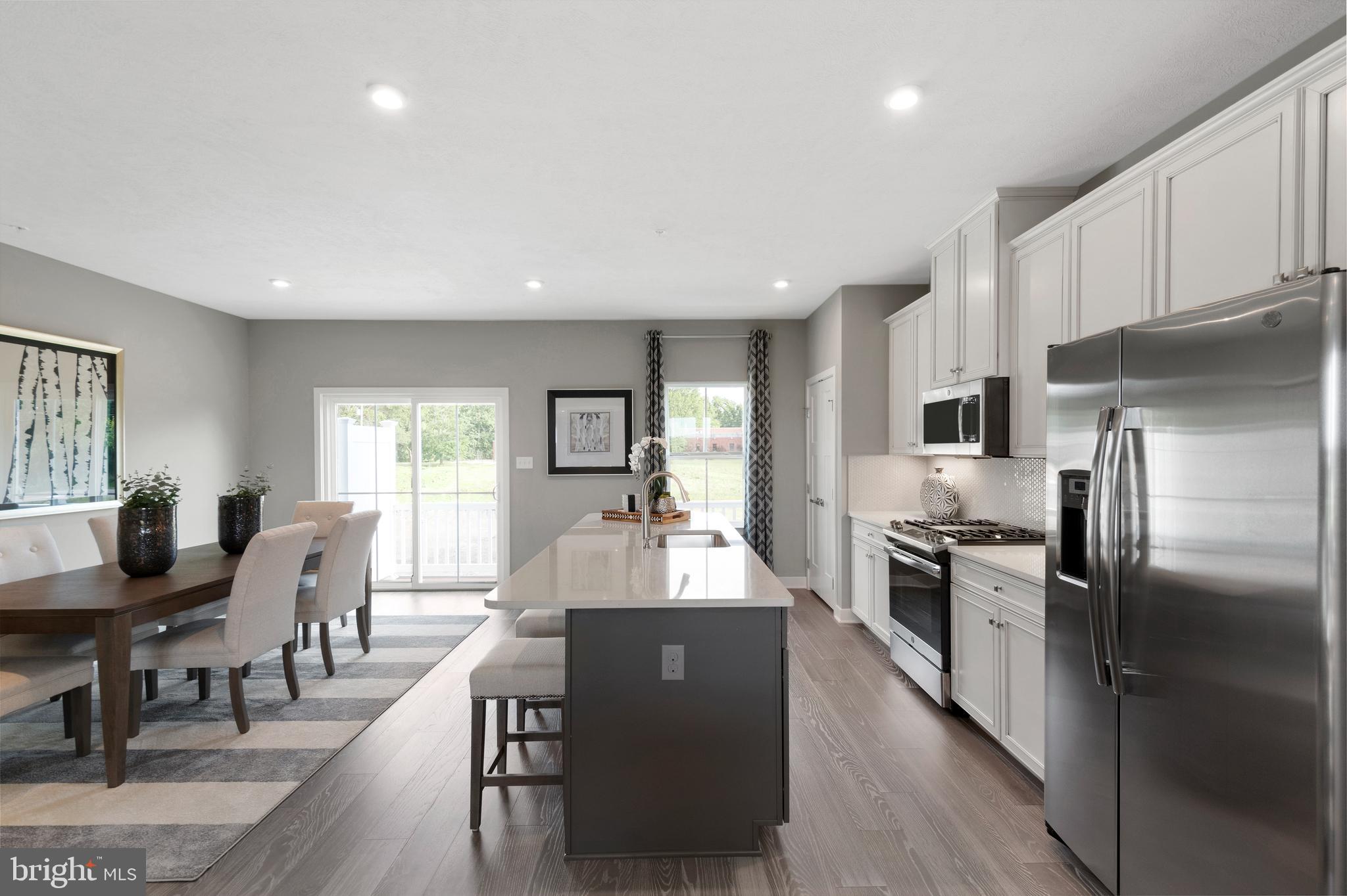 ARMSTRONG VILLAGE - Residential