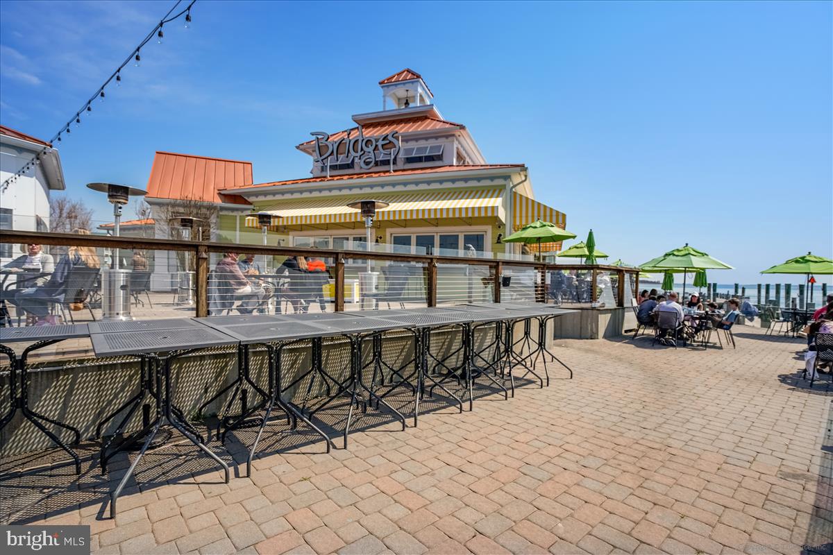 BAYSIDE - Residential Lease