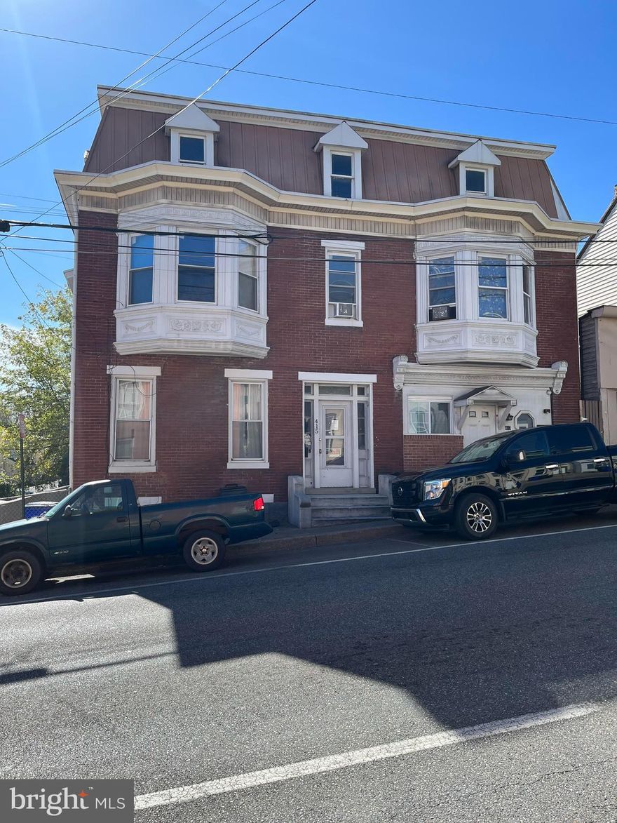 Nice 2 bedroom and 1 full bath apartment on main level.  Family room. 9ft ceilings.  Laundry hookup in the large kitchen.  Back porch.  Off street parking.  Available now. Unit B