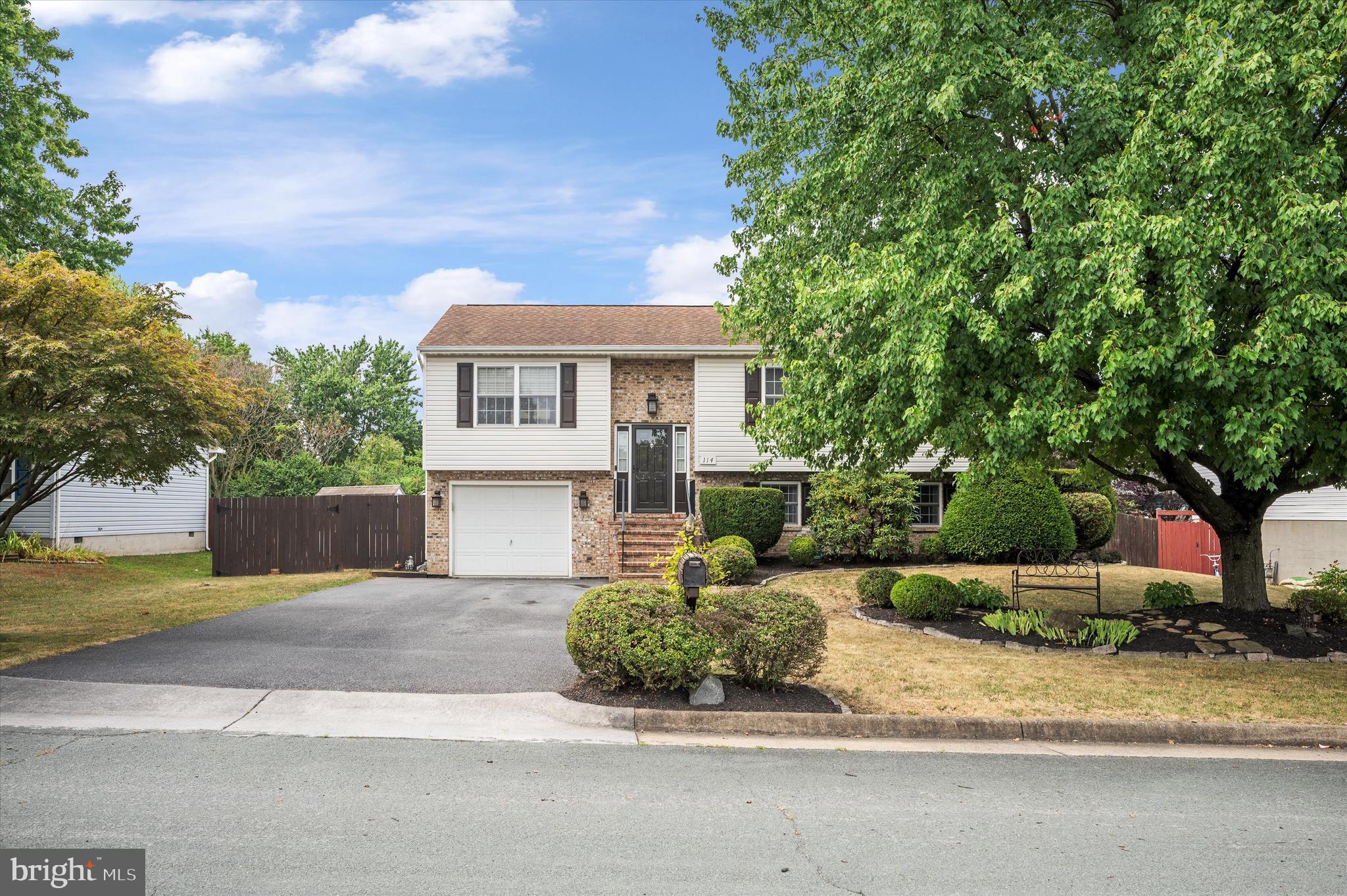 HUNTINGTON MEADOWS - Residential