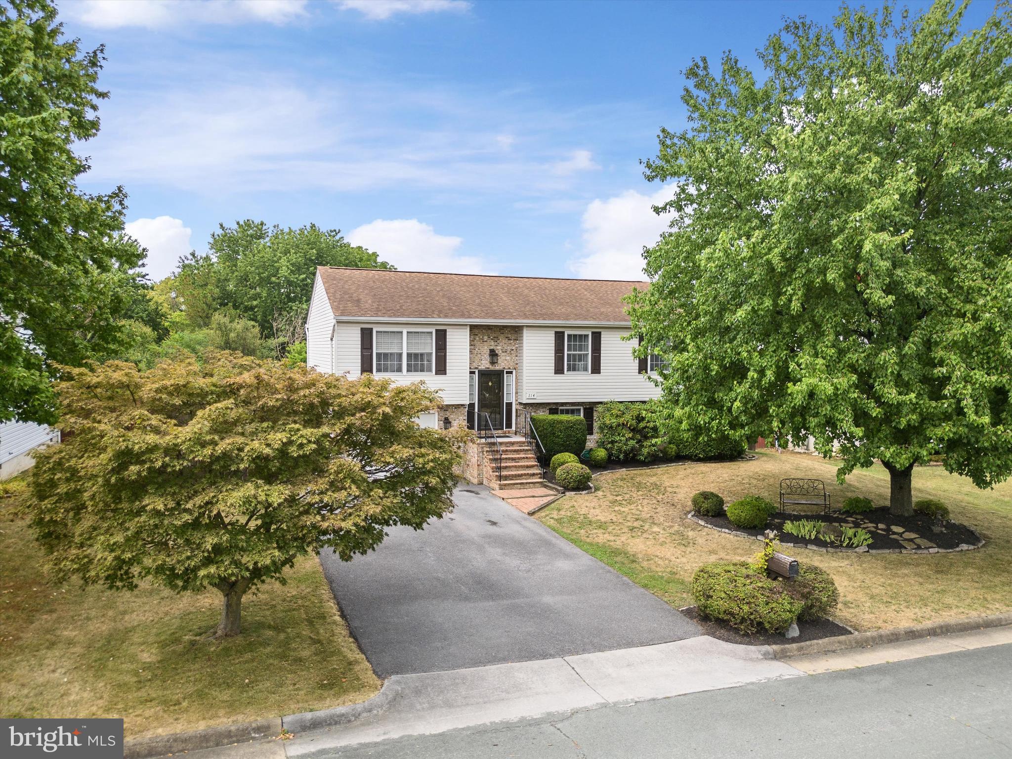 HUNTINGTON MEADOWS - Residential