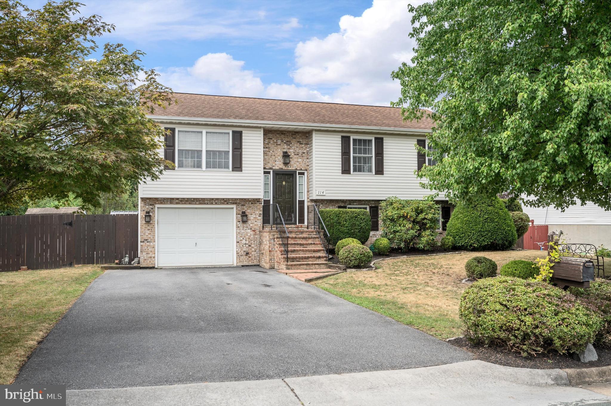 HUNTINGTON MEADOWS - Residential