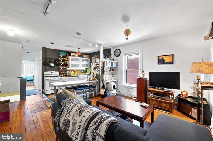 WEST PHILADELPHIA - Residential Income