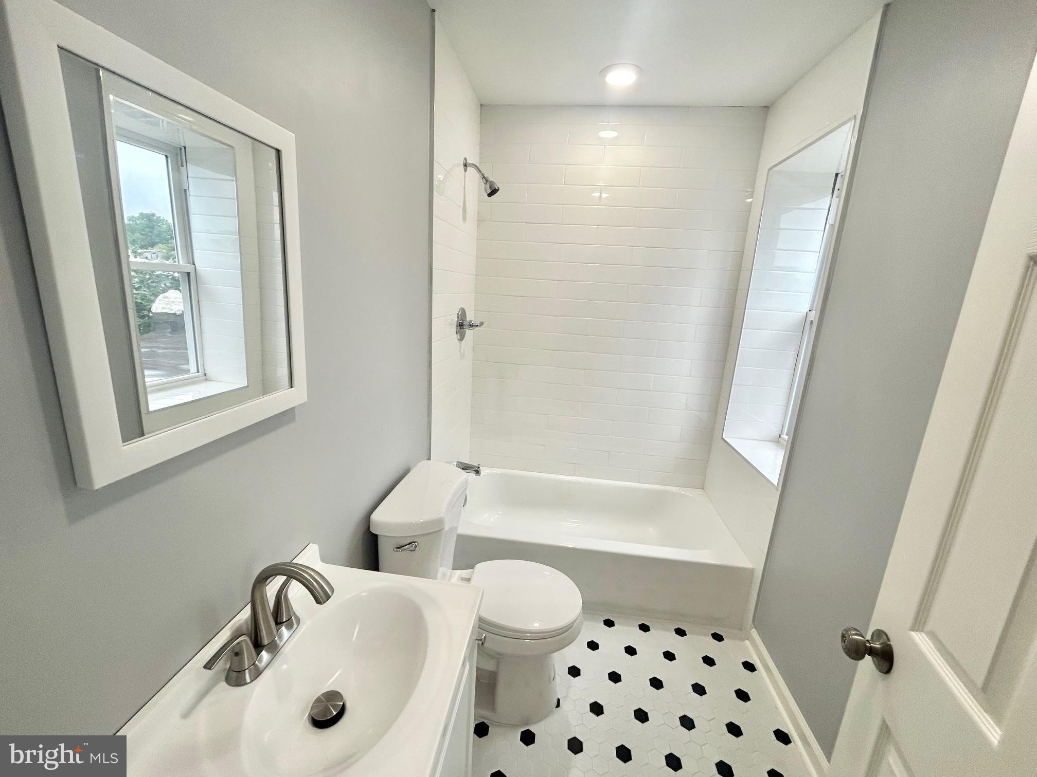 MANTUA - Residential Lease
