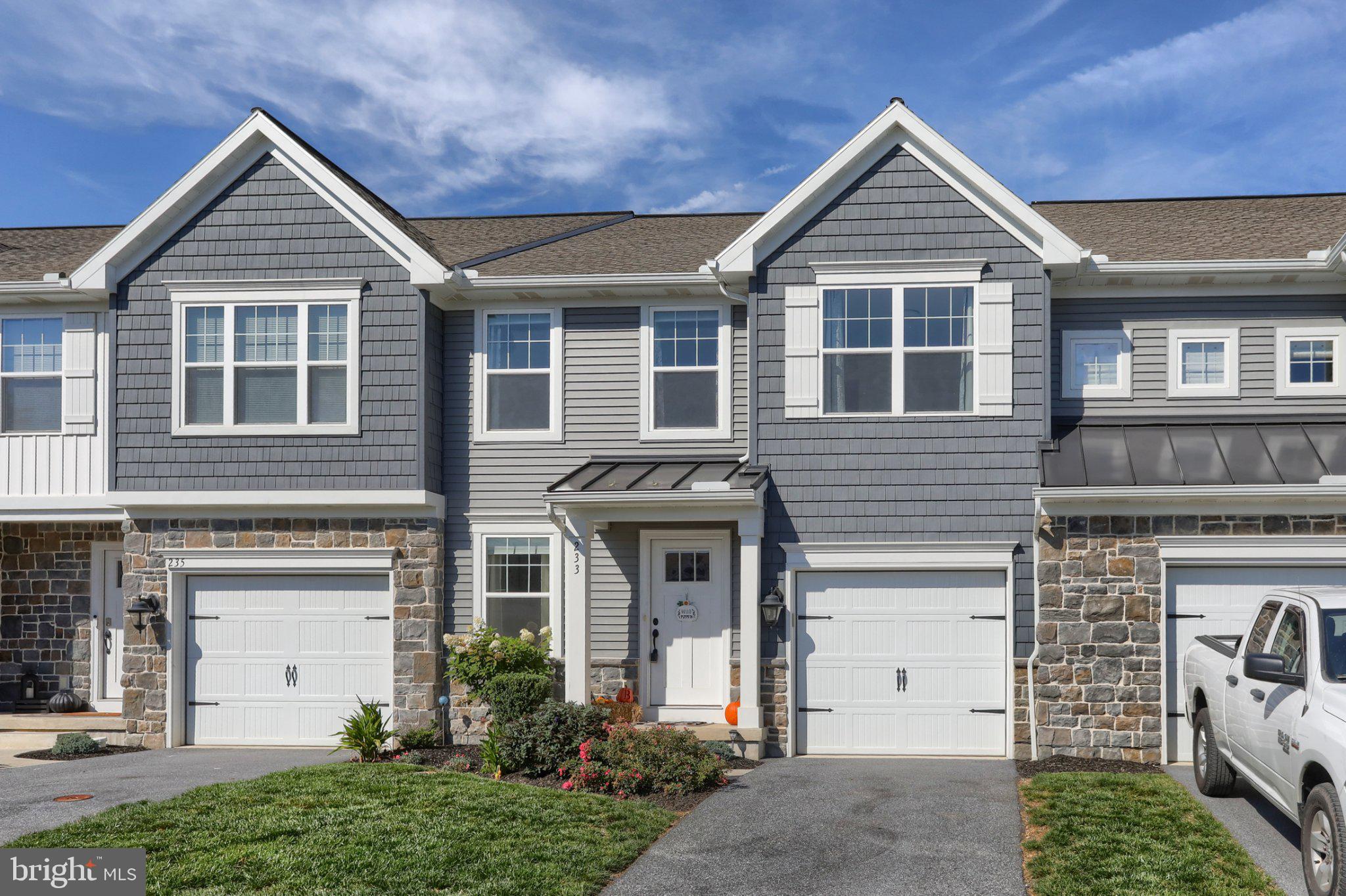 233 HIGHLAND COURT