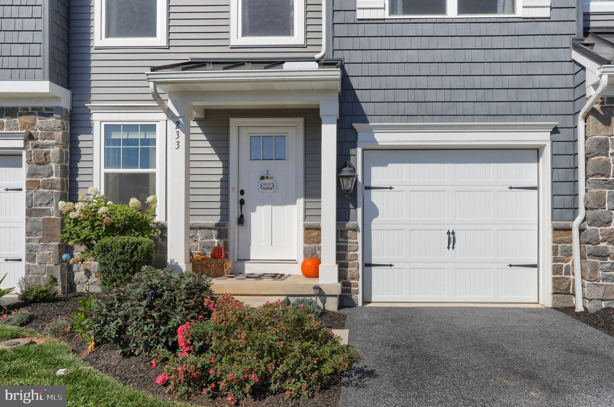 233 HIGHLAND COURT