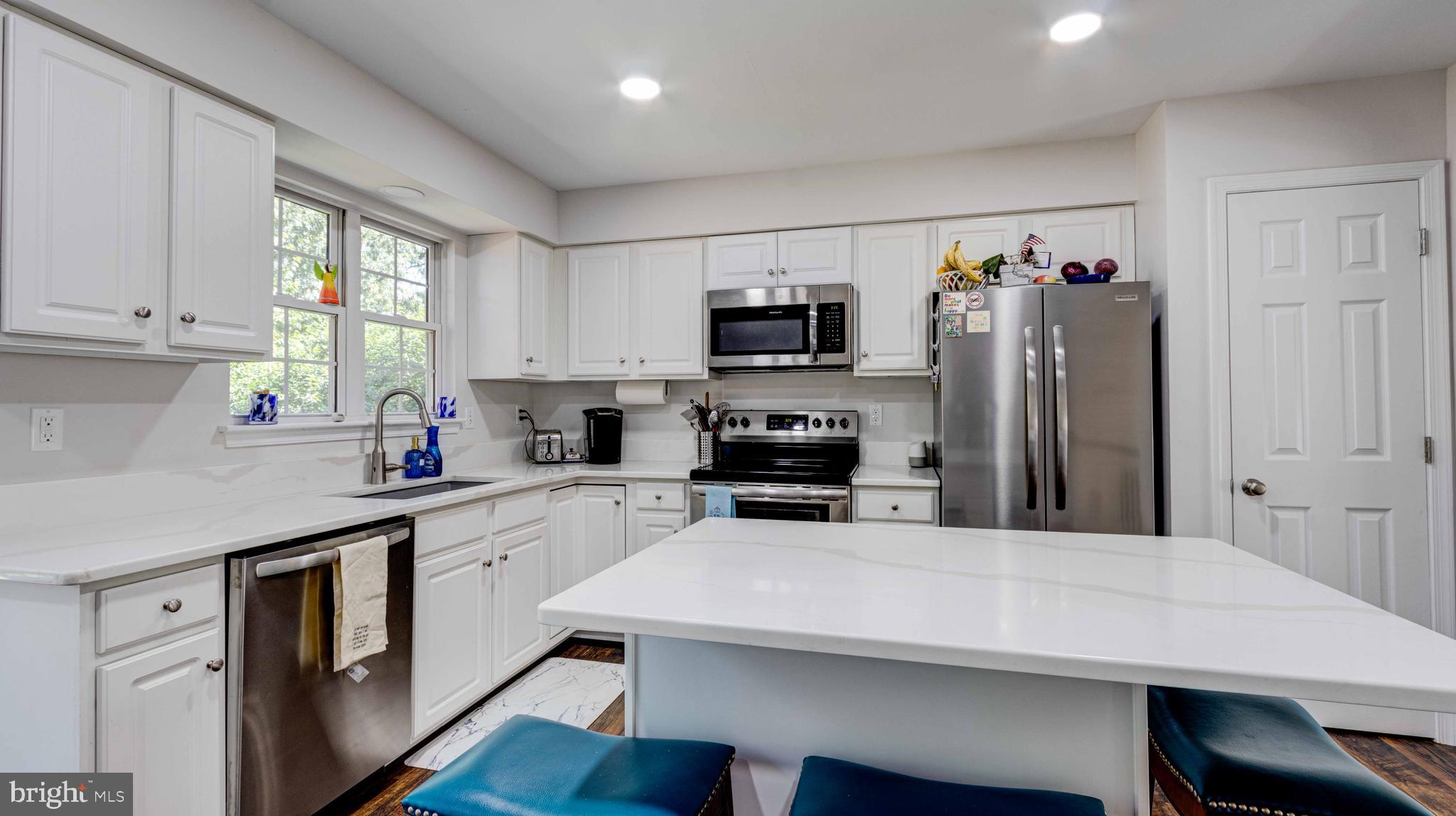 SUNSET KNOLL - Residential Lease