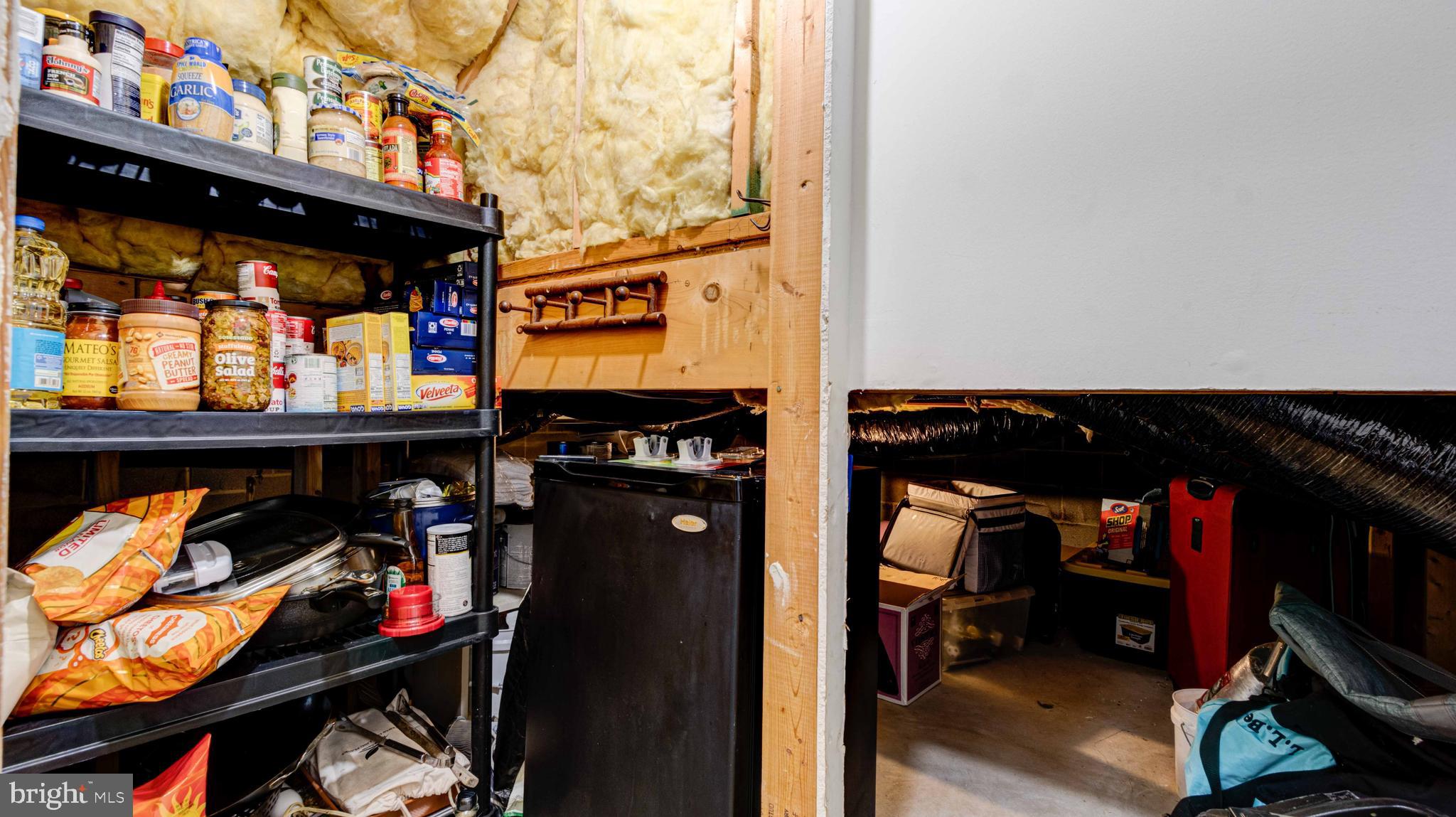 SUNSET KNOLL - Residential Lease