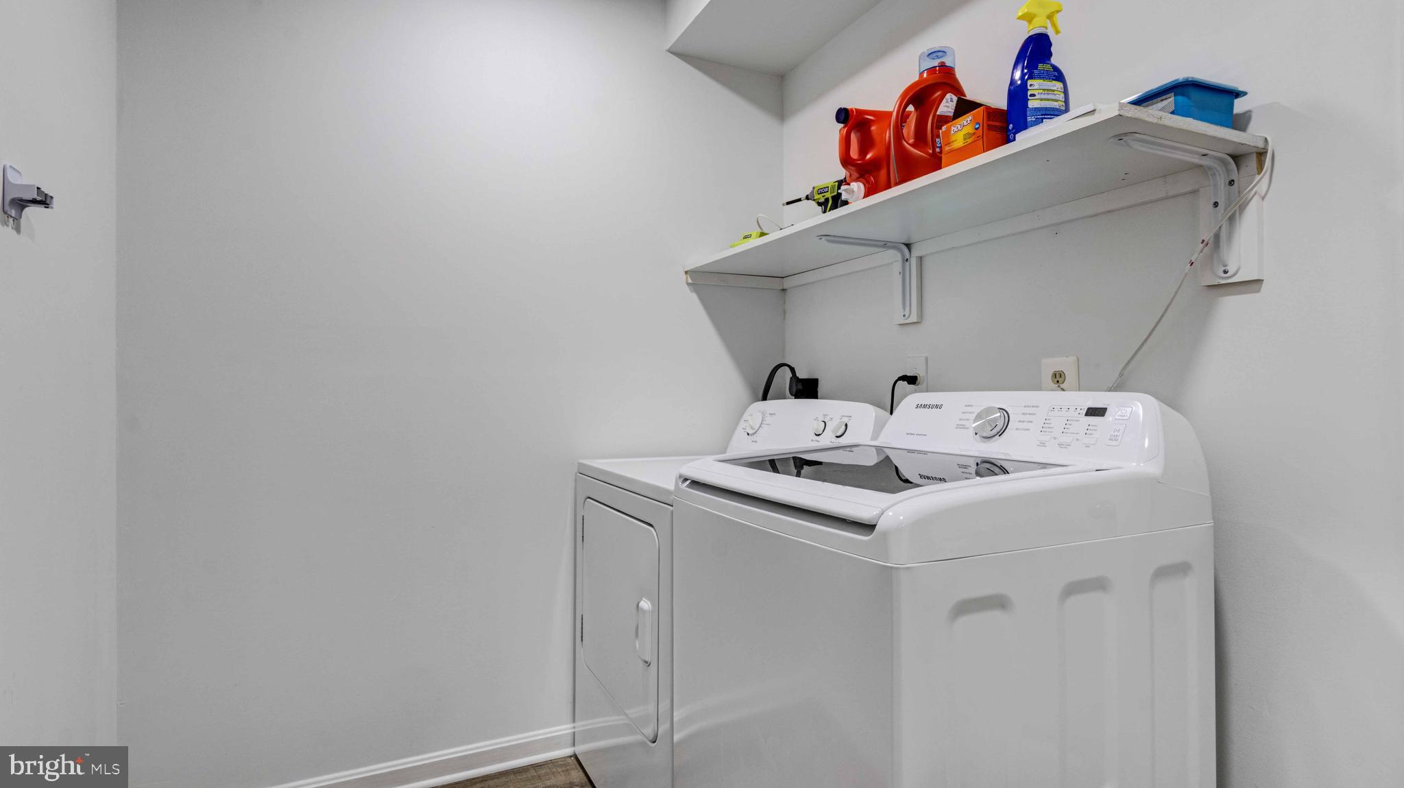 SUNSET KNOLL - Residential Lease