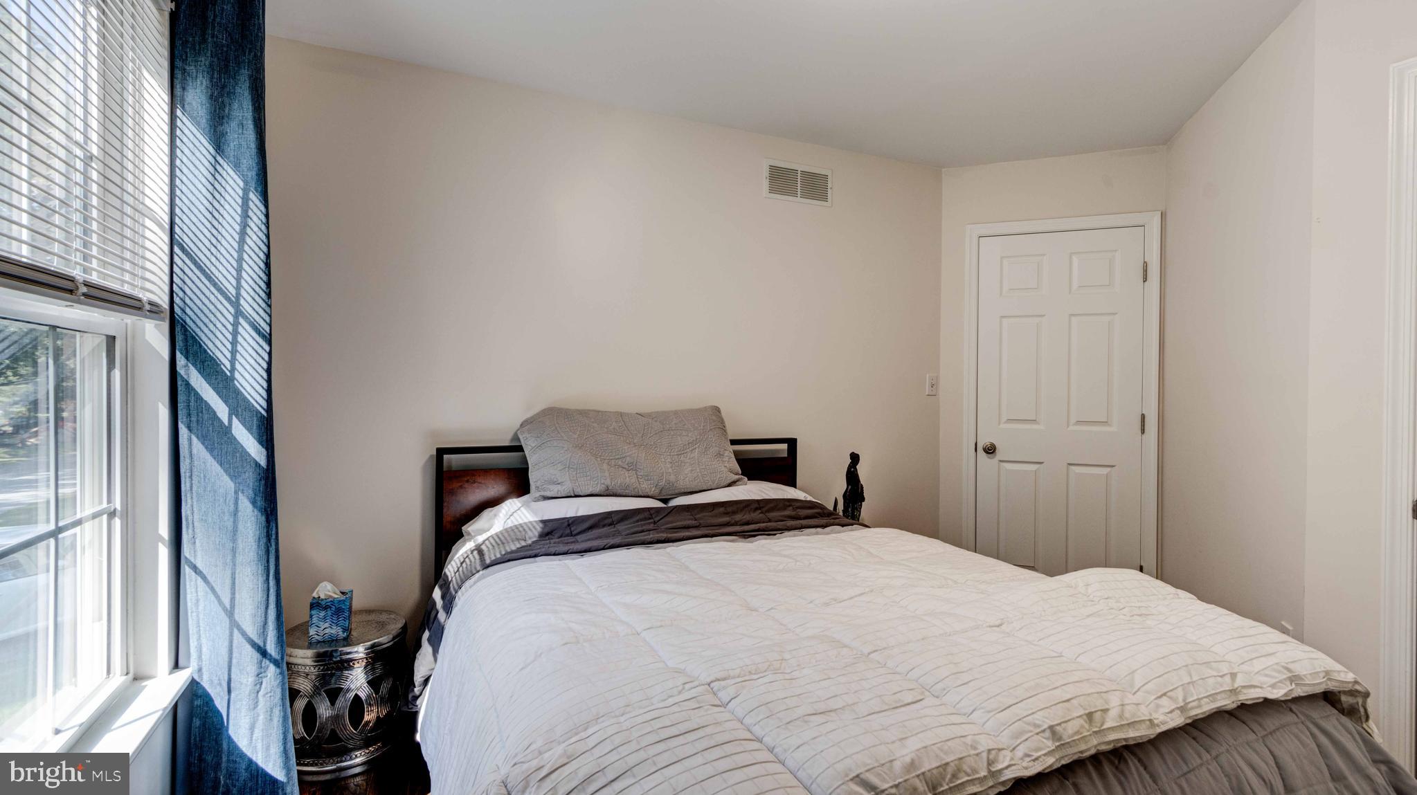 SUNSET KNOLL - Residential Lease