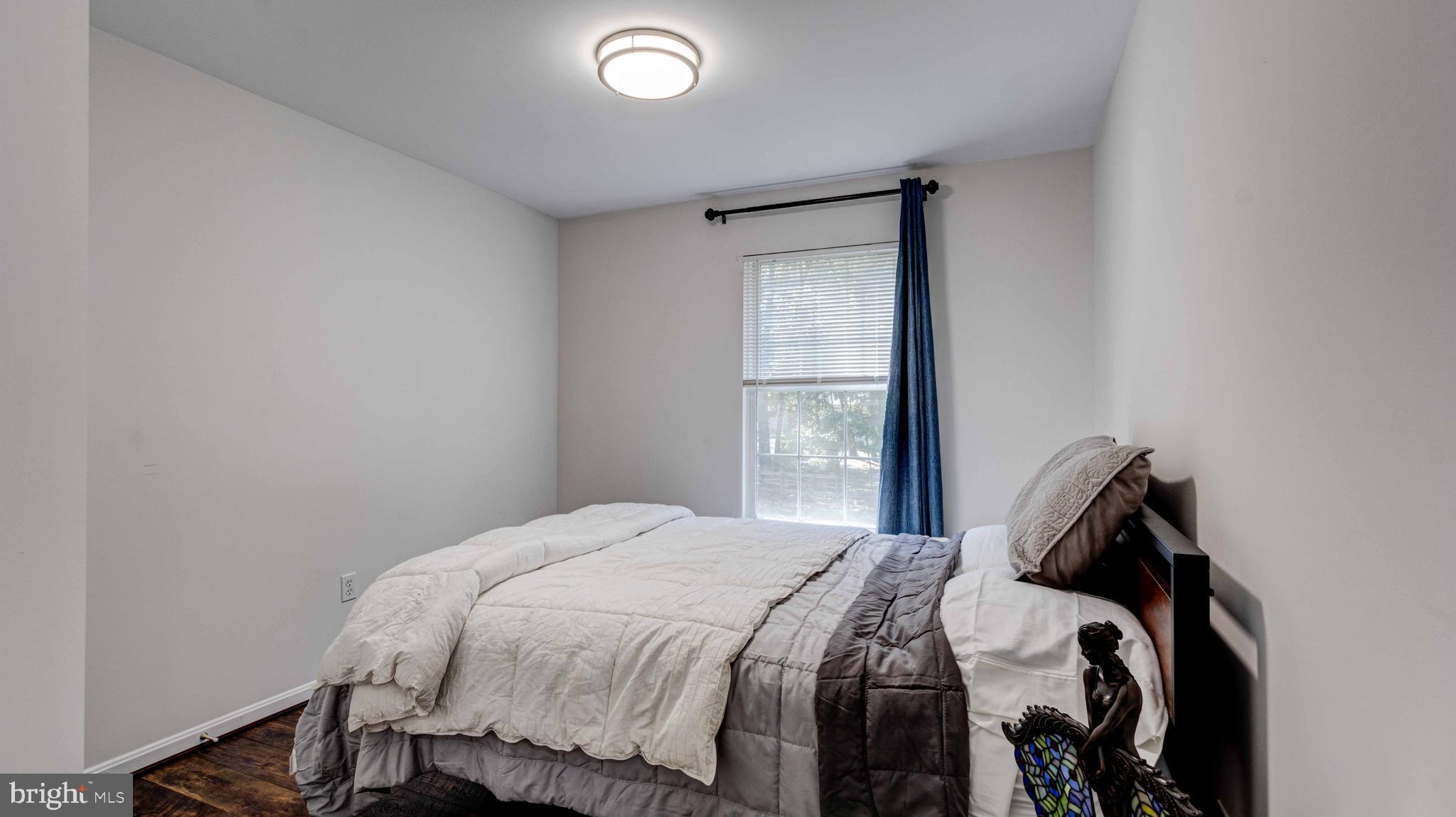 SUNSET KNOLL - Residential Lease