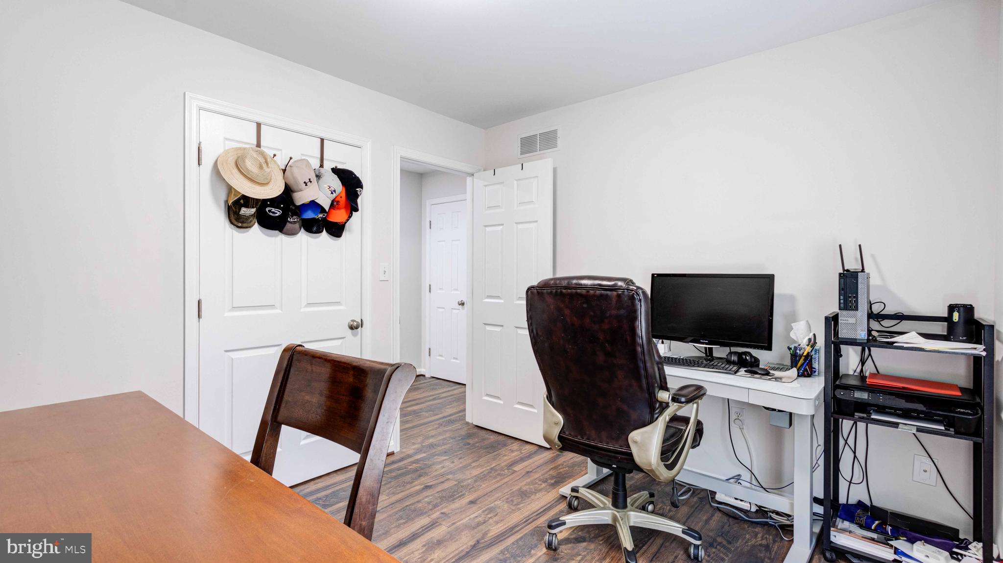 SUNSET KNOLL - Residential Lease