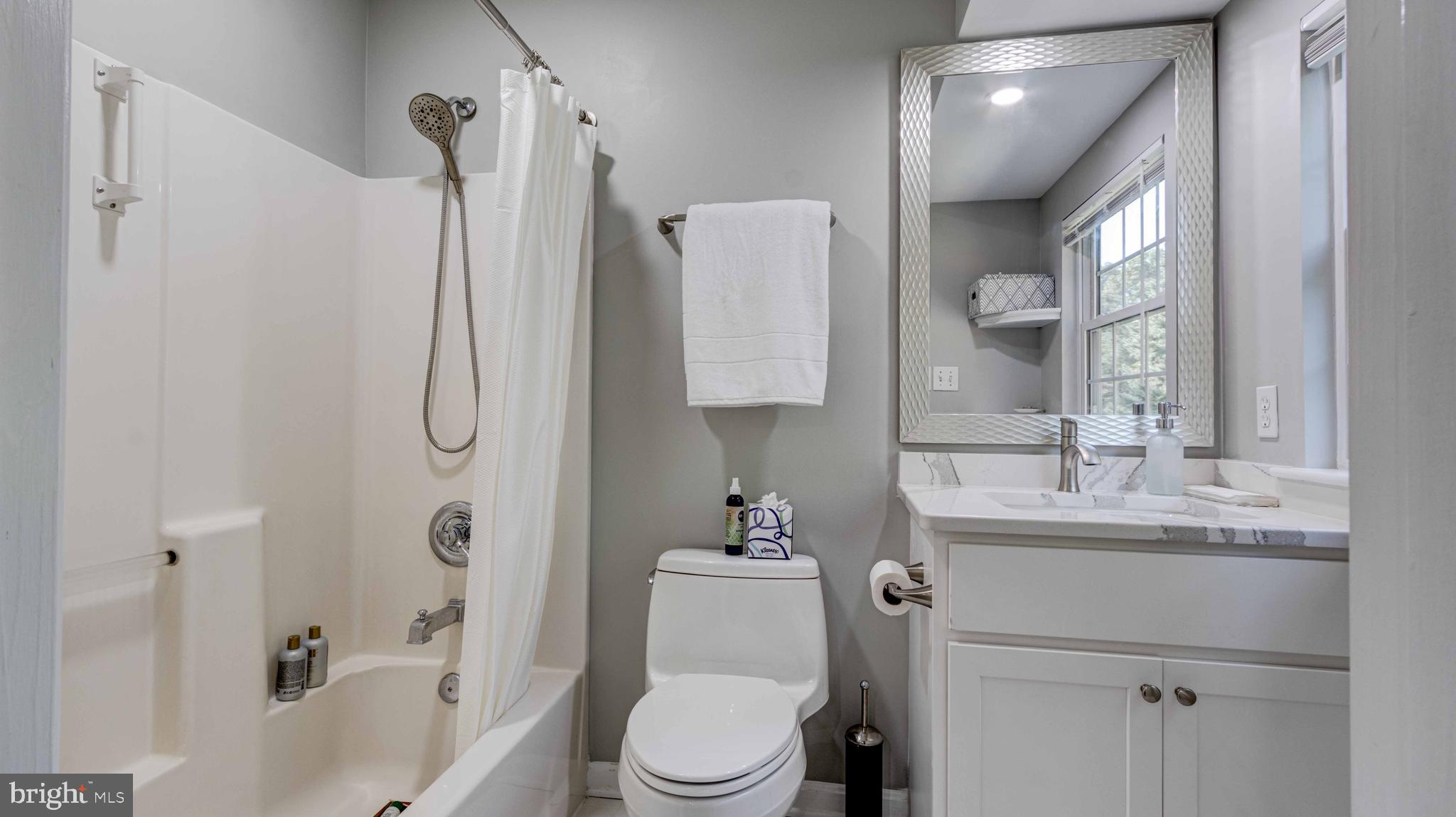 SUNSET KNOLL - Residential Lease