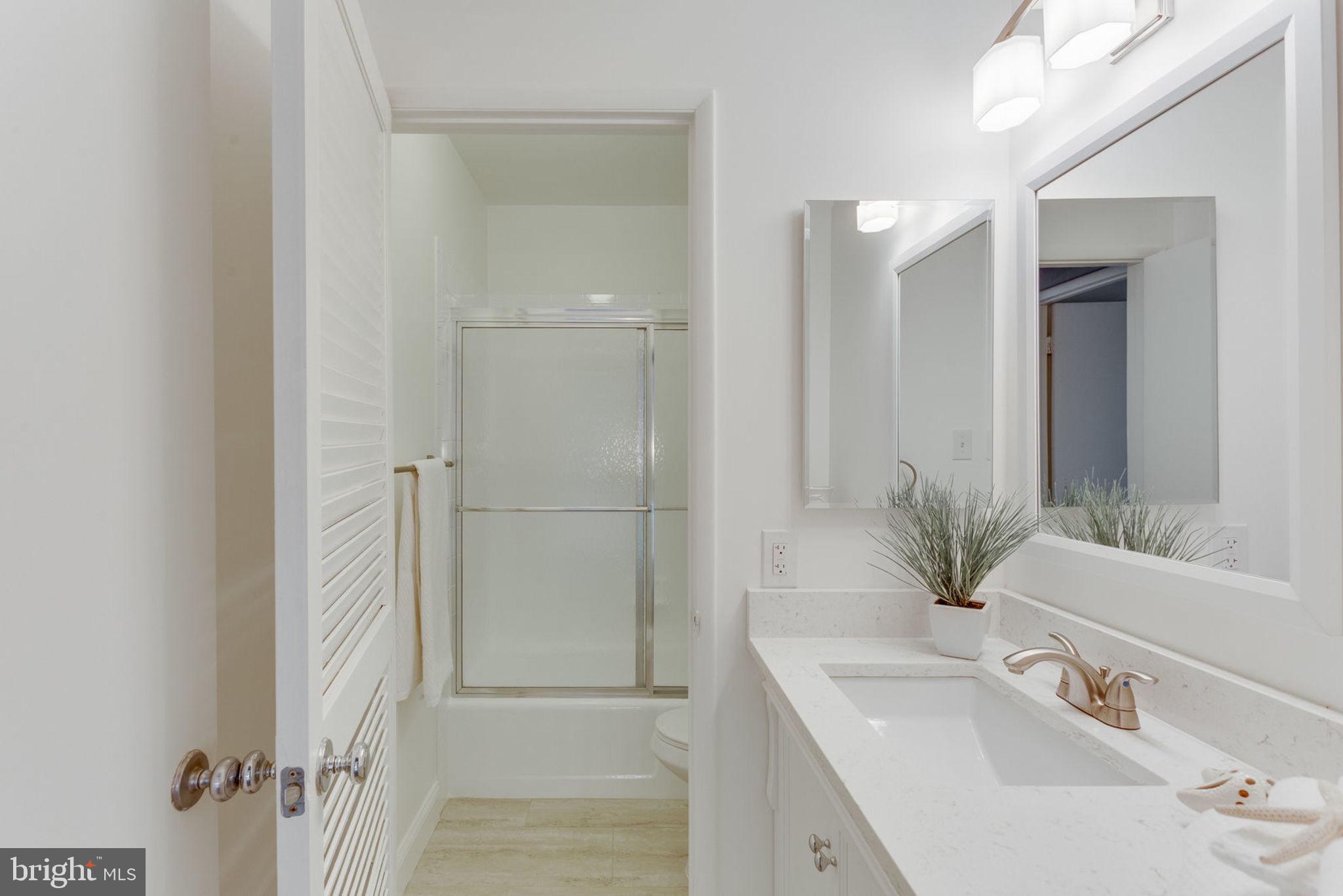 GOLF COURSE ISLAND - Residential