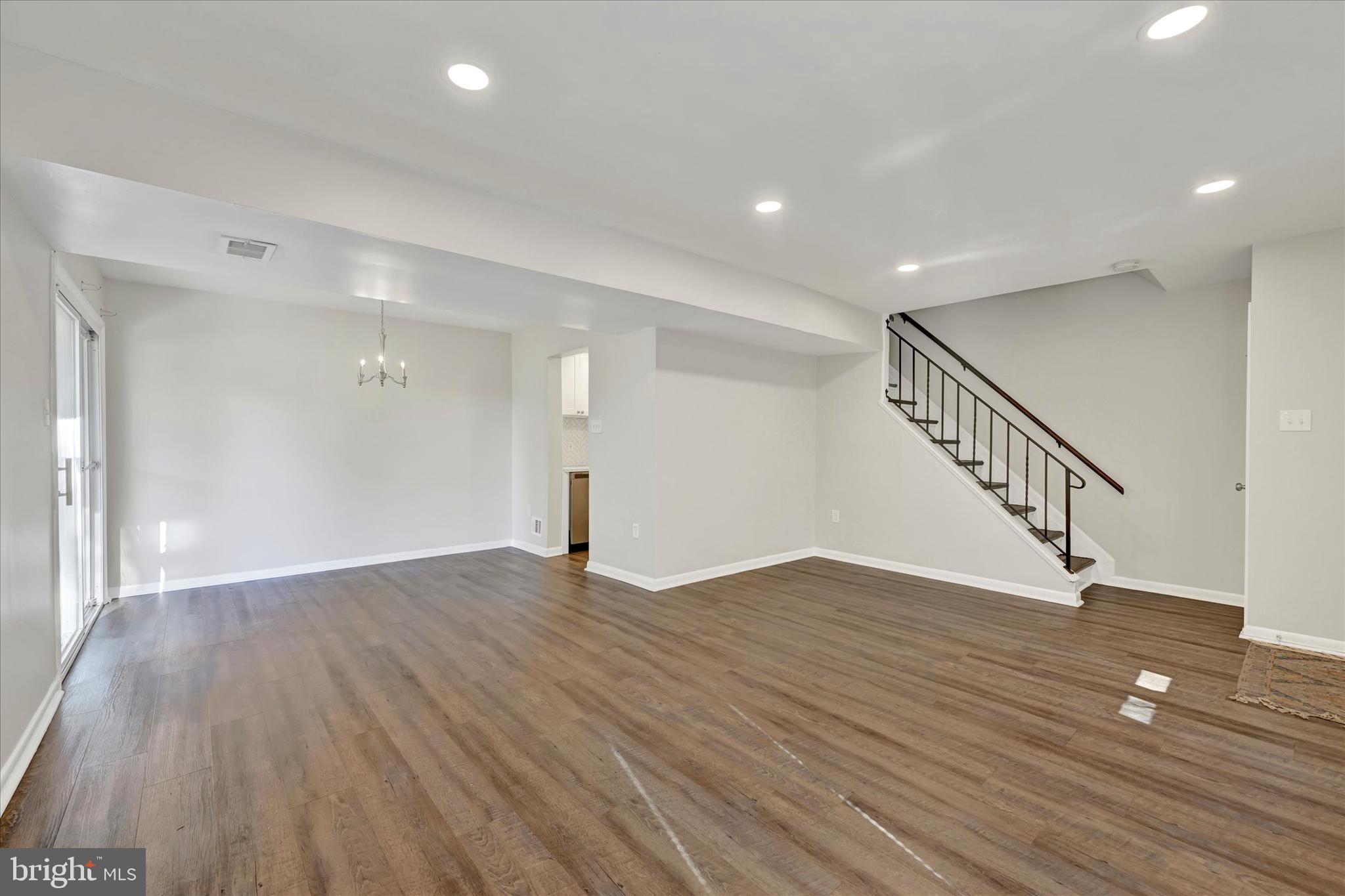 KINGS COURT - Residential