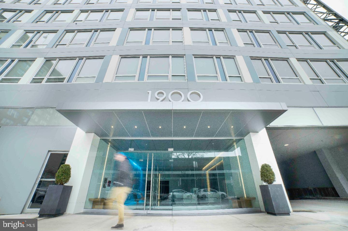 LOGAN SQUARE - Residential Lease