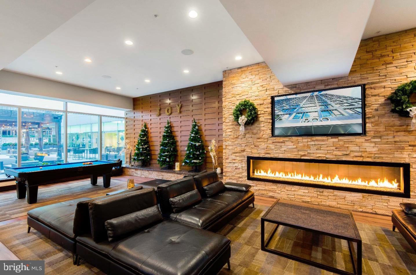 LOGAN SQUARE - Residential Lease