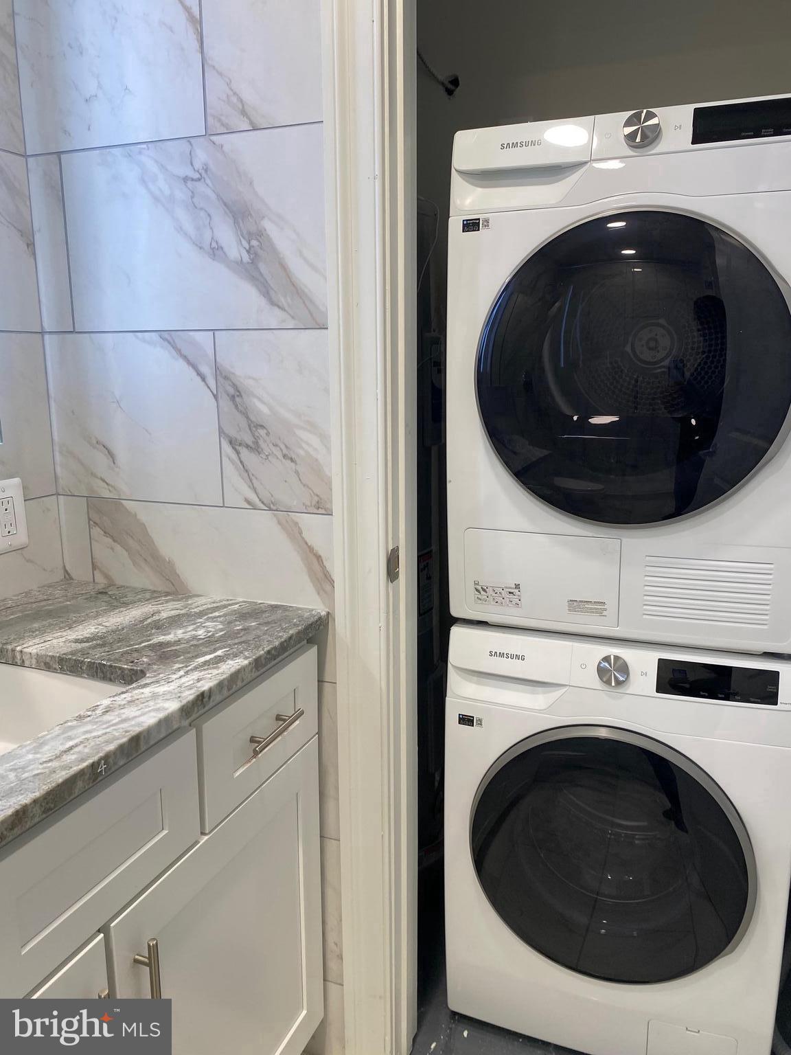 LOGAN SQUARE - Residential Lease