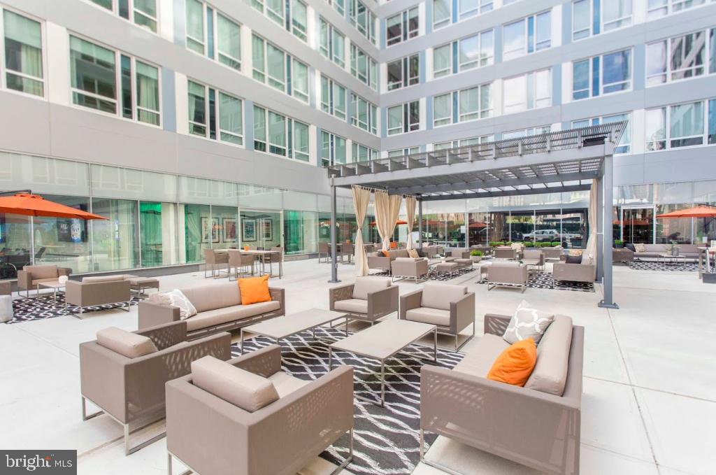 LOGAN SQUARE - Residential Lease