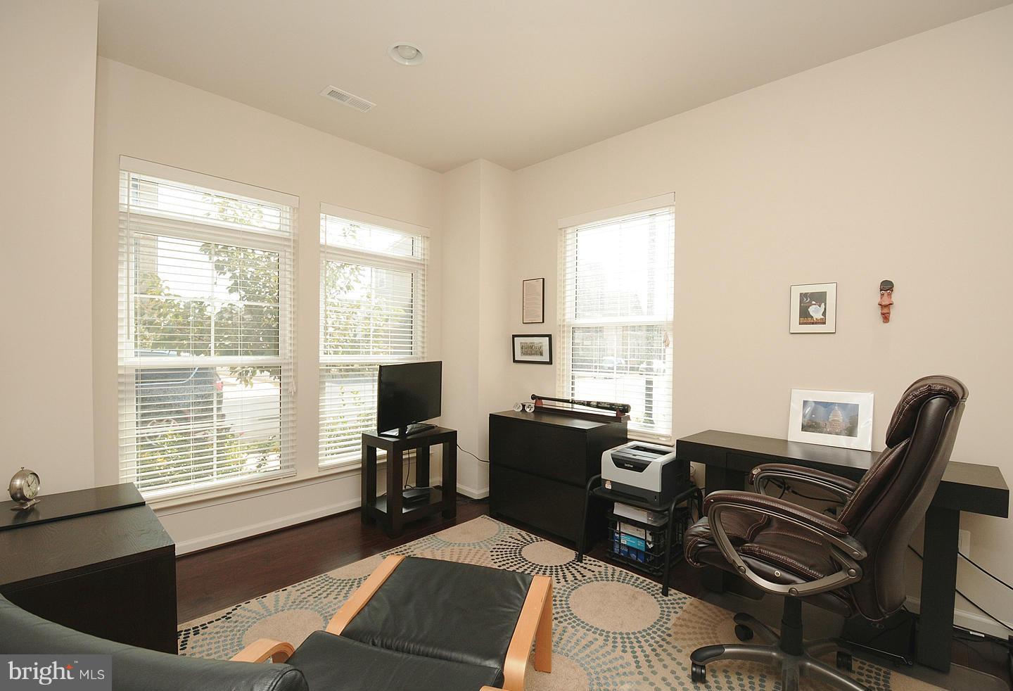 ONE LOUDOUN LANDBAY C - Residential