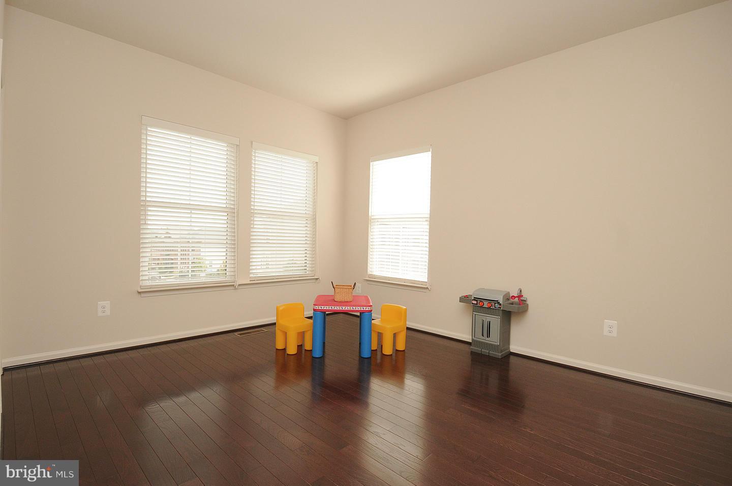 ONE LOUDOUN LANDBAY C - Residential