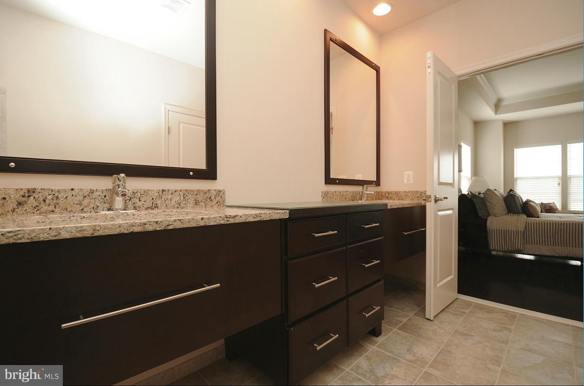 ONE LOUDOUN LANDBAY C - Residential