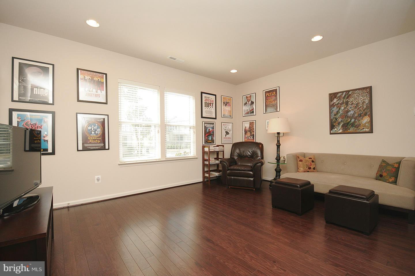 ONE LOUDOUN LANDBAY C - Residential