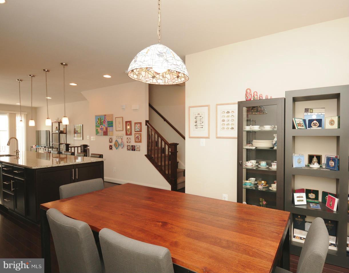 ONE LOUDOUN LANDBAY C - Residential