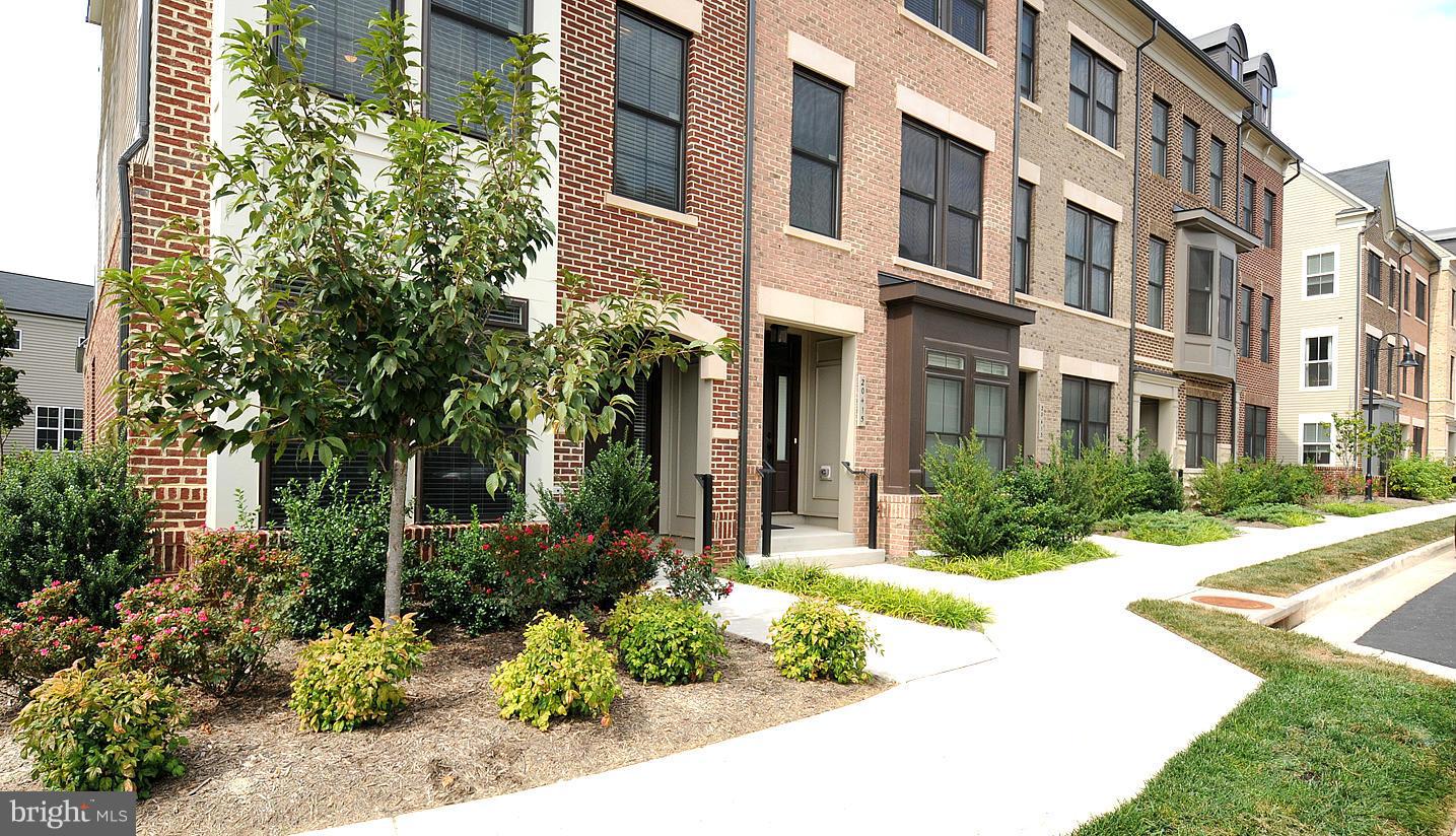 ONE LOUDOUN LANDBAY C - Residential